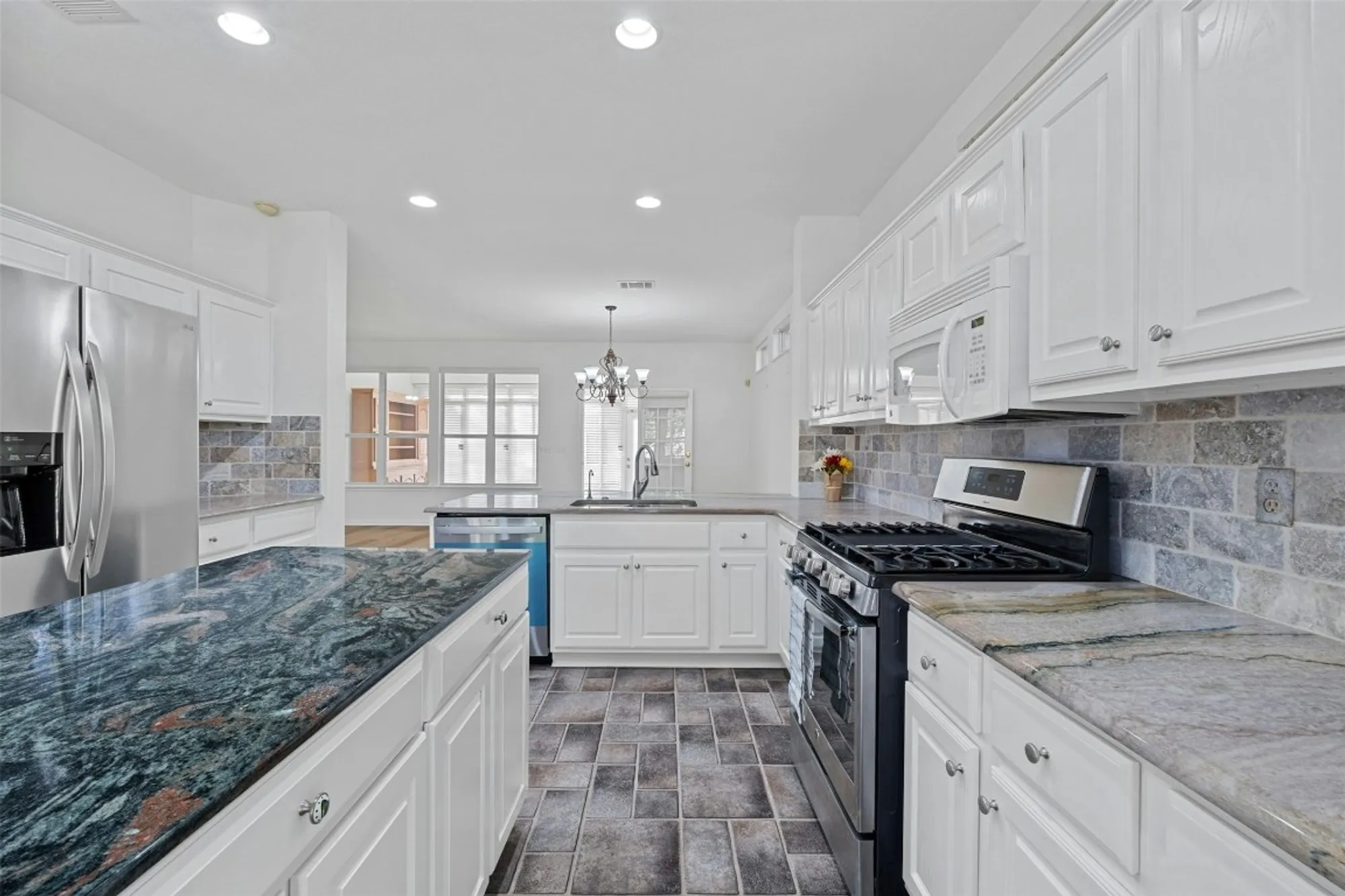 Property Slideshow image 15 of 34 | 101 buttercup trl, Georgetown, TX, 78633