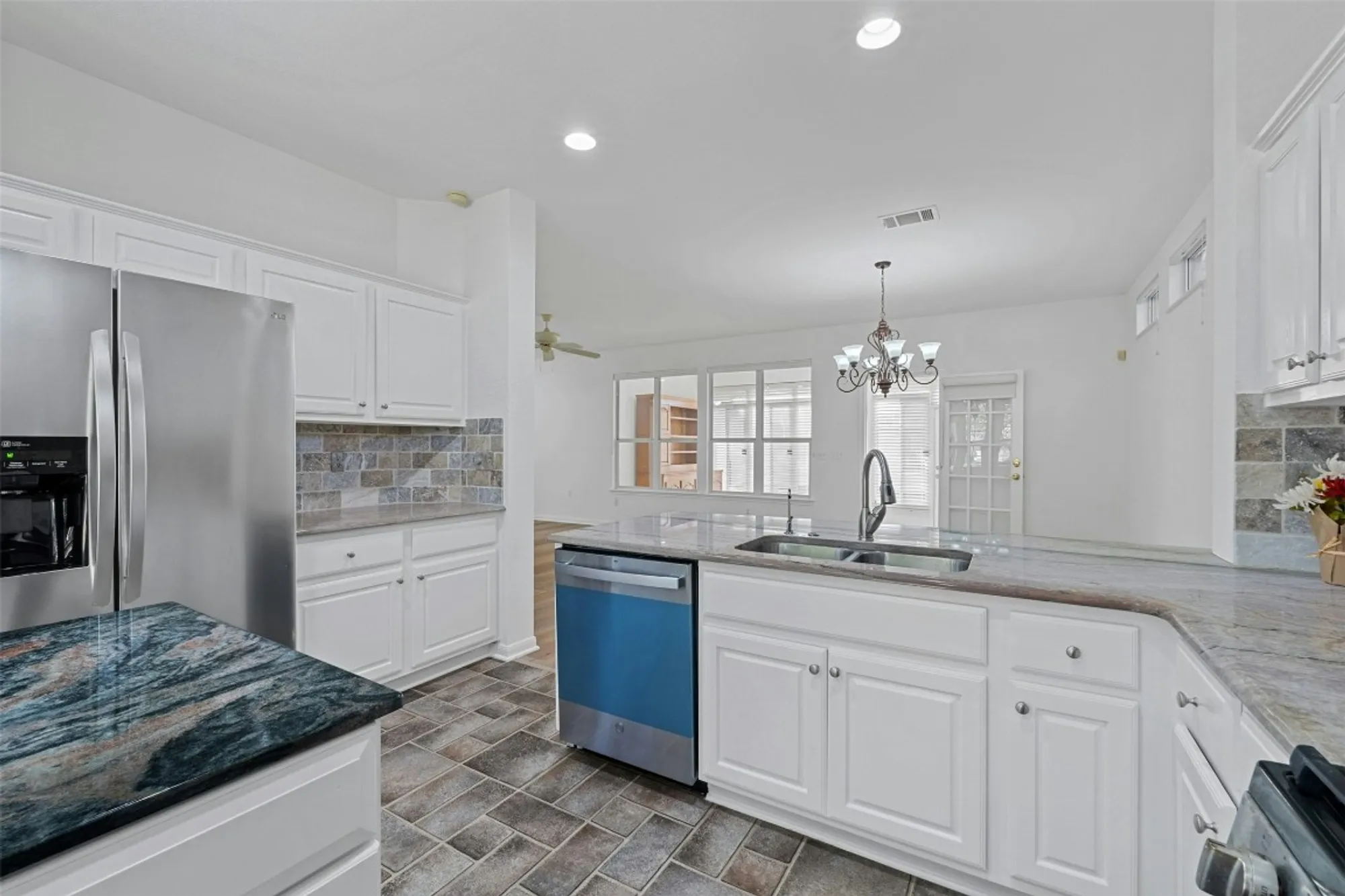 Property Slideshow image 16 of 34 | 101 buttercup trl, Georgetown, TX, 78633