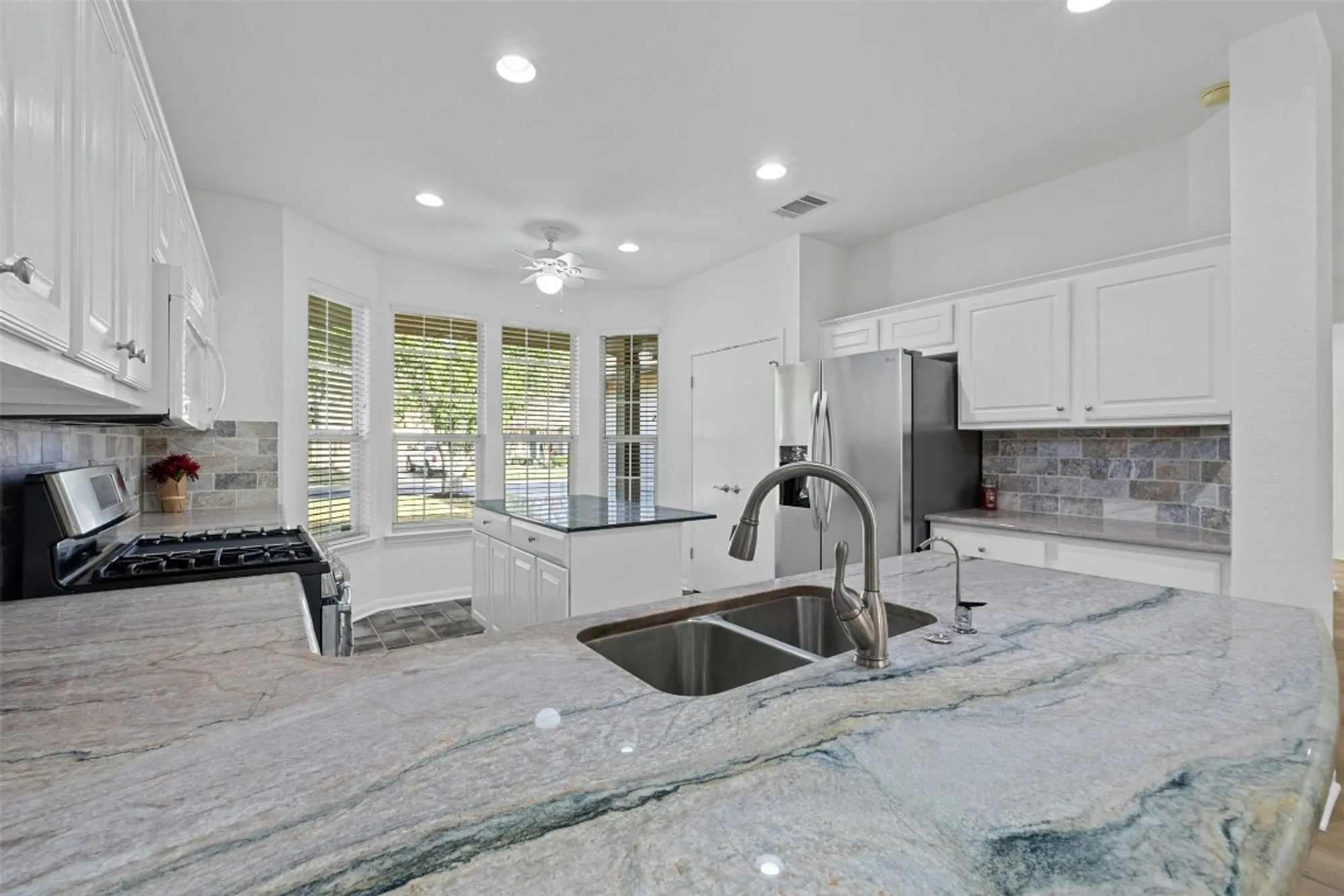 Property Slideshow image 17 of 34 | 101 buttercup trl, Georgetown, TX, 78633
