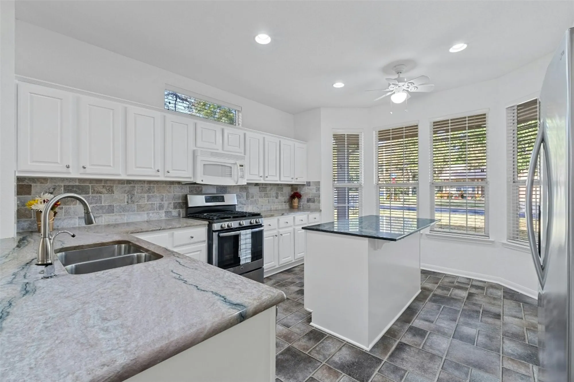 Property Slideshow image 12 of 34 | 101 buttercup trl, Georgetown, TX, 78633