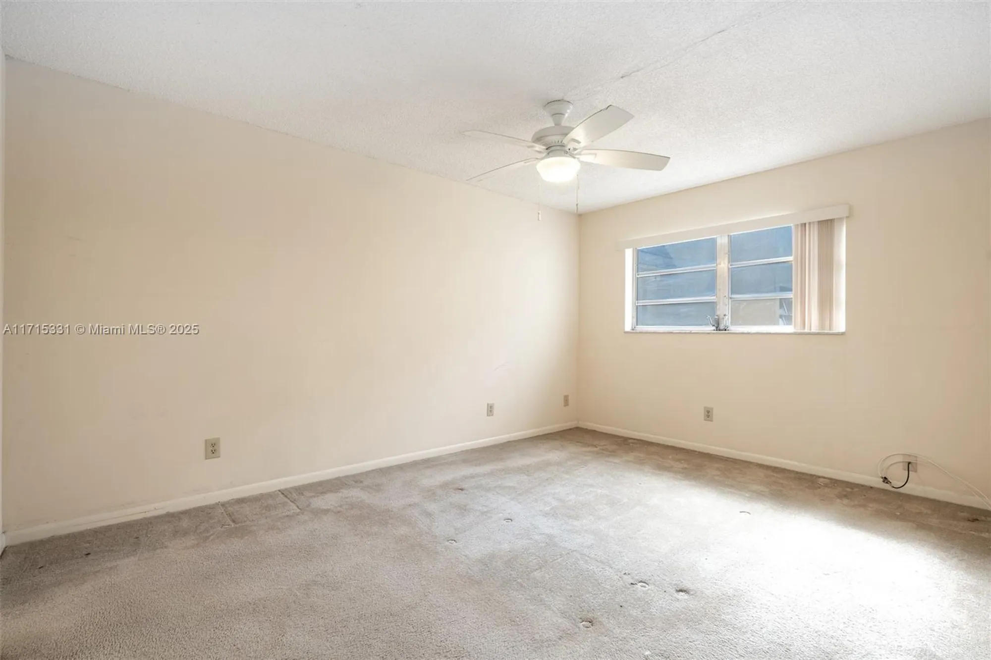 Property Slideshow image 10 of 21 | 6051 nw 61st ave 307, Tamarac, FL, 33319