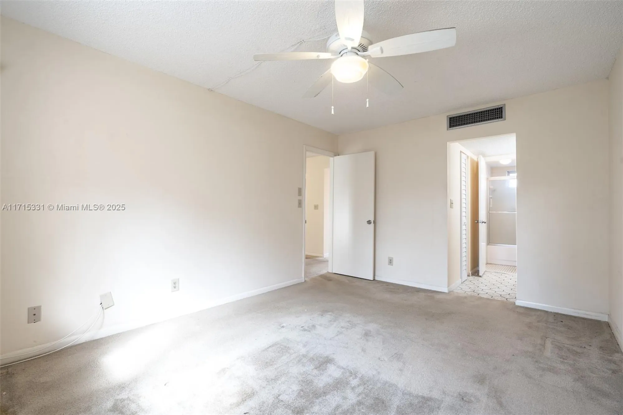 Property Slideshow image 11 of 21 | 6051 nw 61st ave 307, Tamarac, FL, 33319