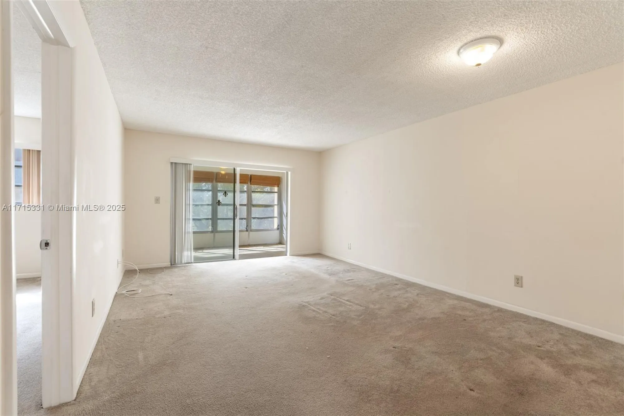 Property Slideshow image 5 of 21 | 6051 nw 61st ave 307, Tamarac, FL, 33319
