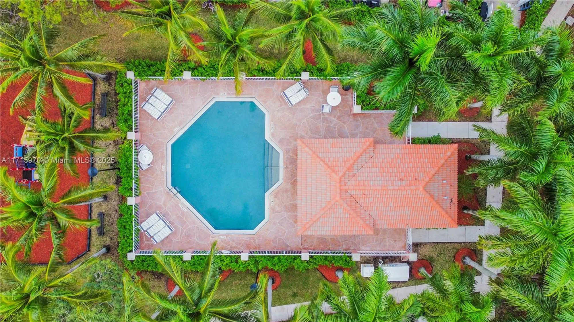 Property Slideshow image 14 of 31 | 7854 catalina cir, Tamarac, FL, 33321