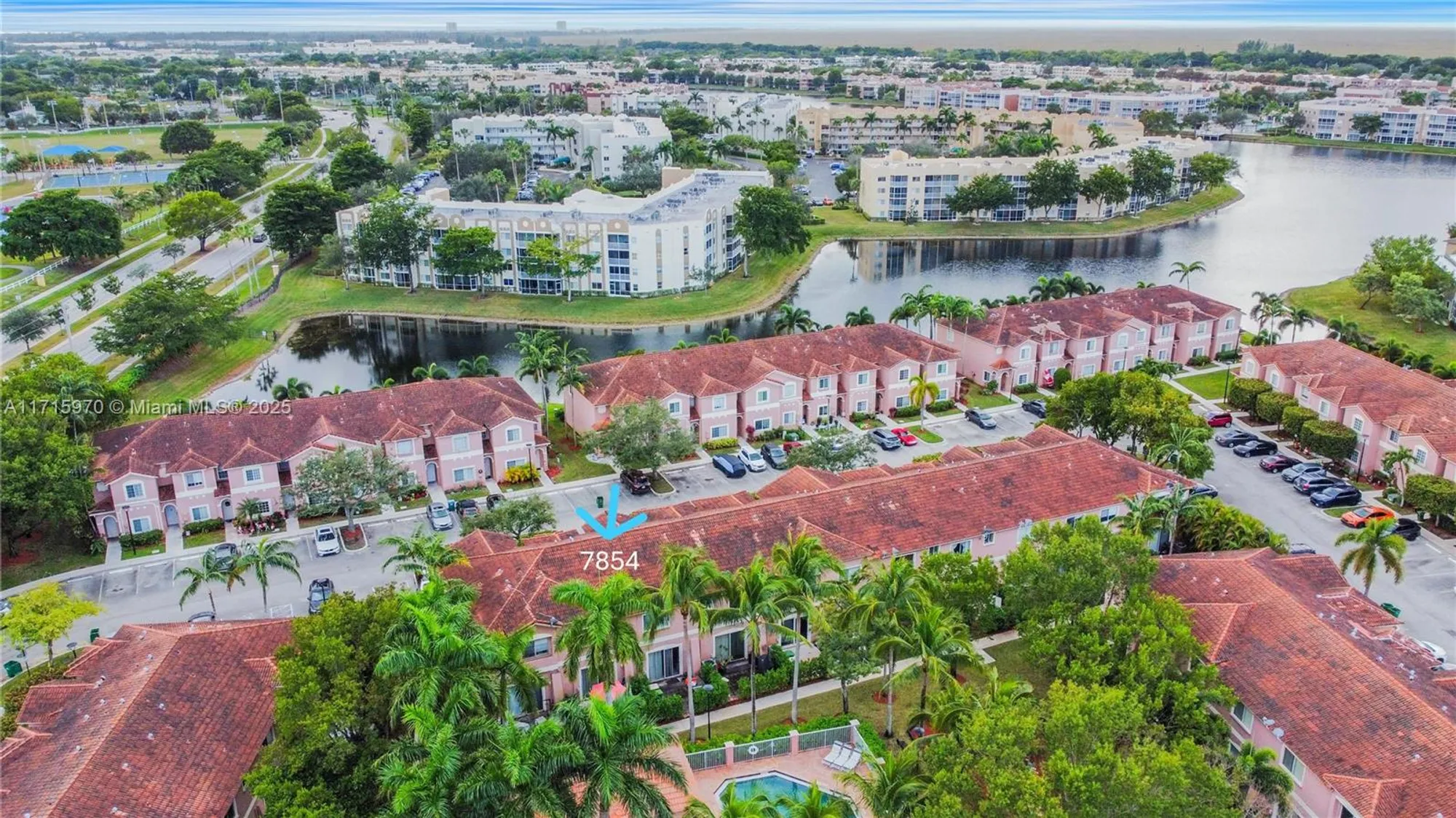 Property Slideshow image 16 of 31 | 7854 catalina cir, Tamarac, FL, 33321