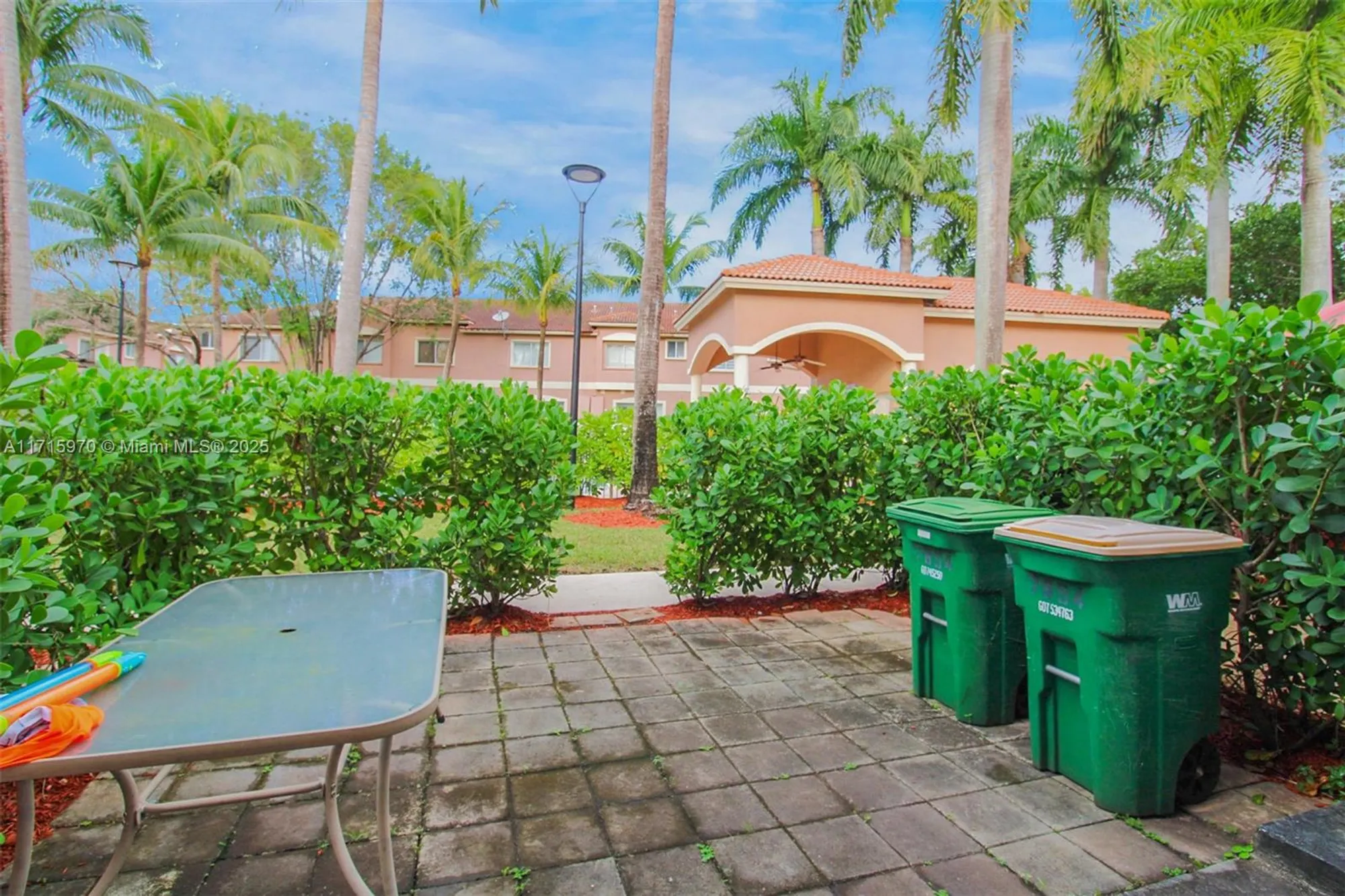 Property Slideshow image 12 of 31 | 7854 catalina cir, Tamarac, FL, 33321