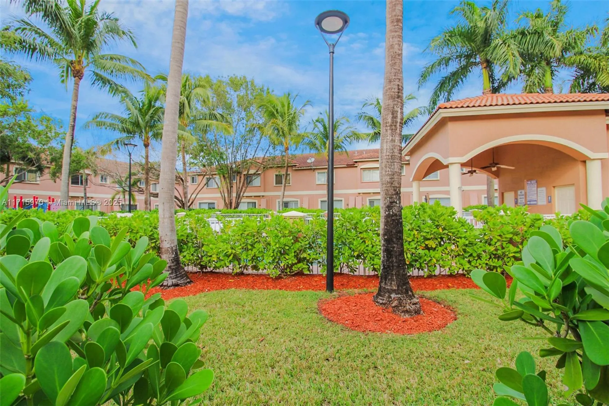 Property Slideshow image 13 of 31 | 7854 catalina cir, Tamarac, FL, 33321