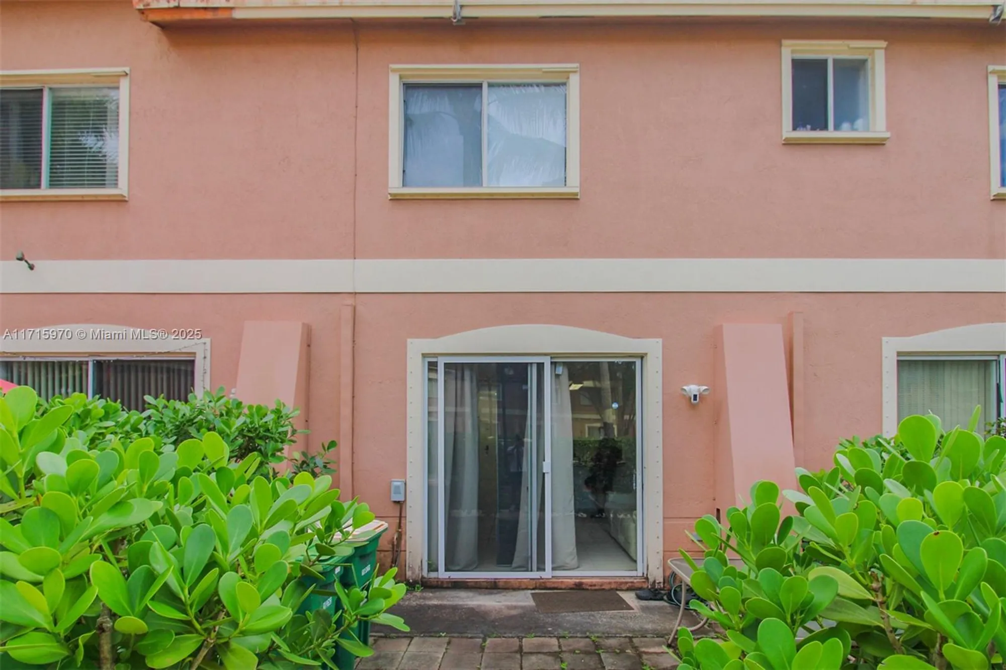 Property Slideshow image 27 of 31 | 7854 catalina cir, Tamarac, FL, 33321