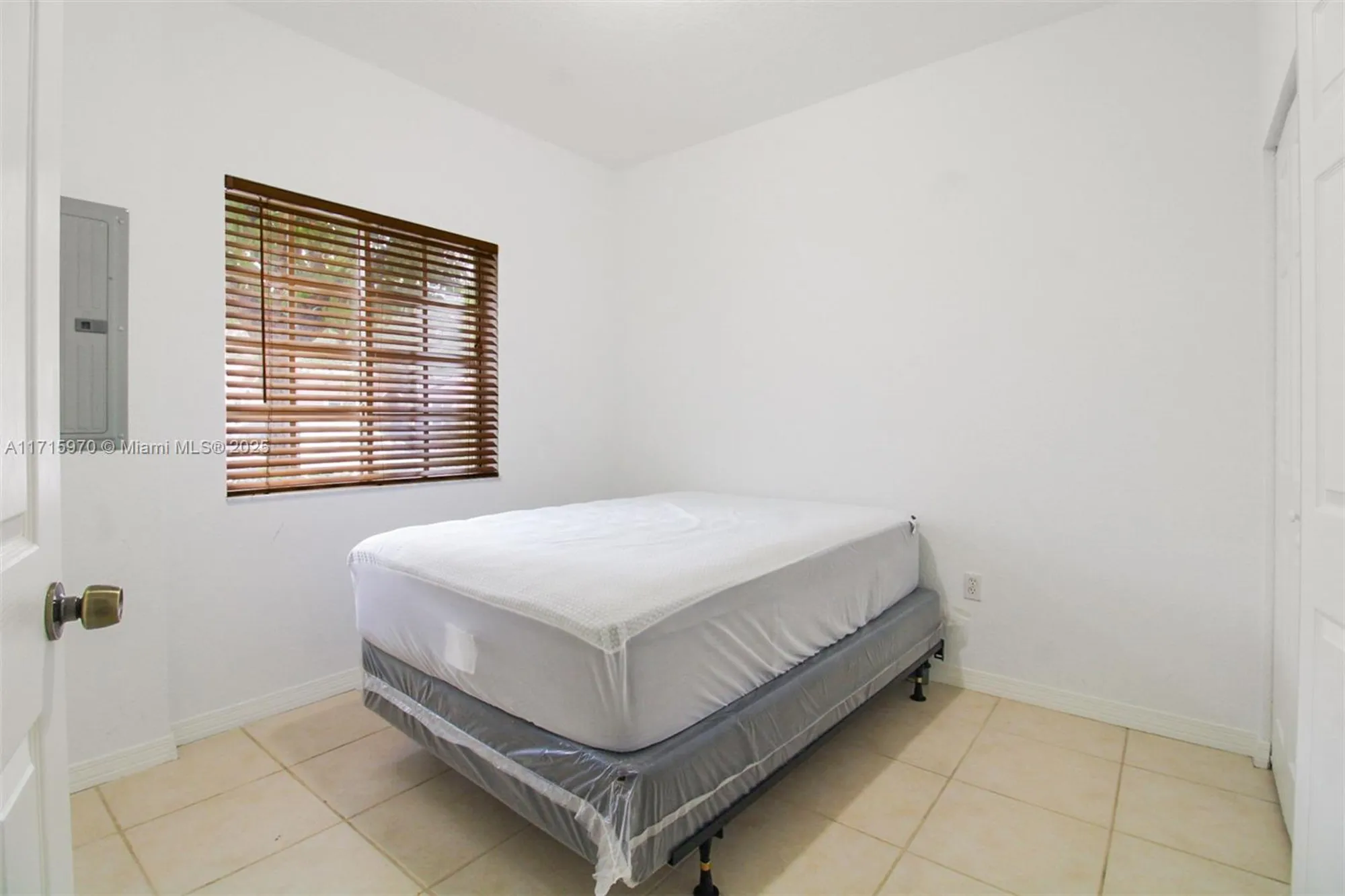 Property Slideshow image 21 of 31 | 7854 catalina cir, Tamarac, FL, 33321