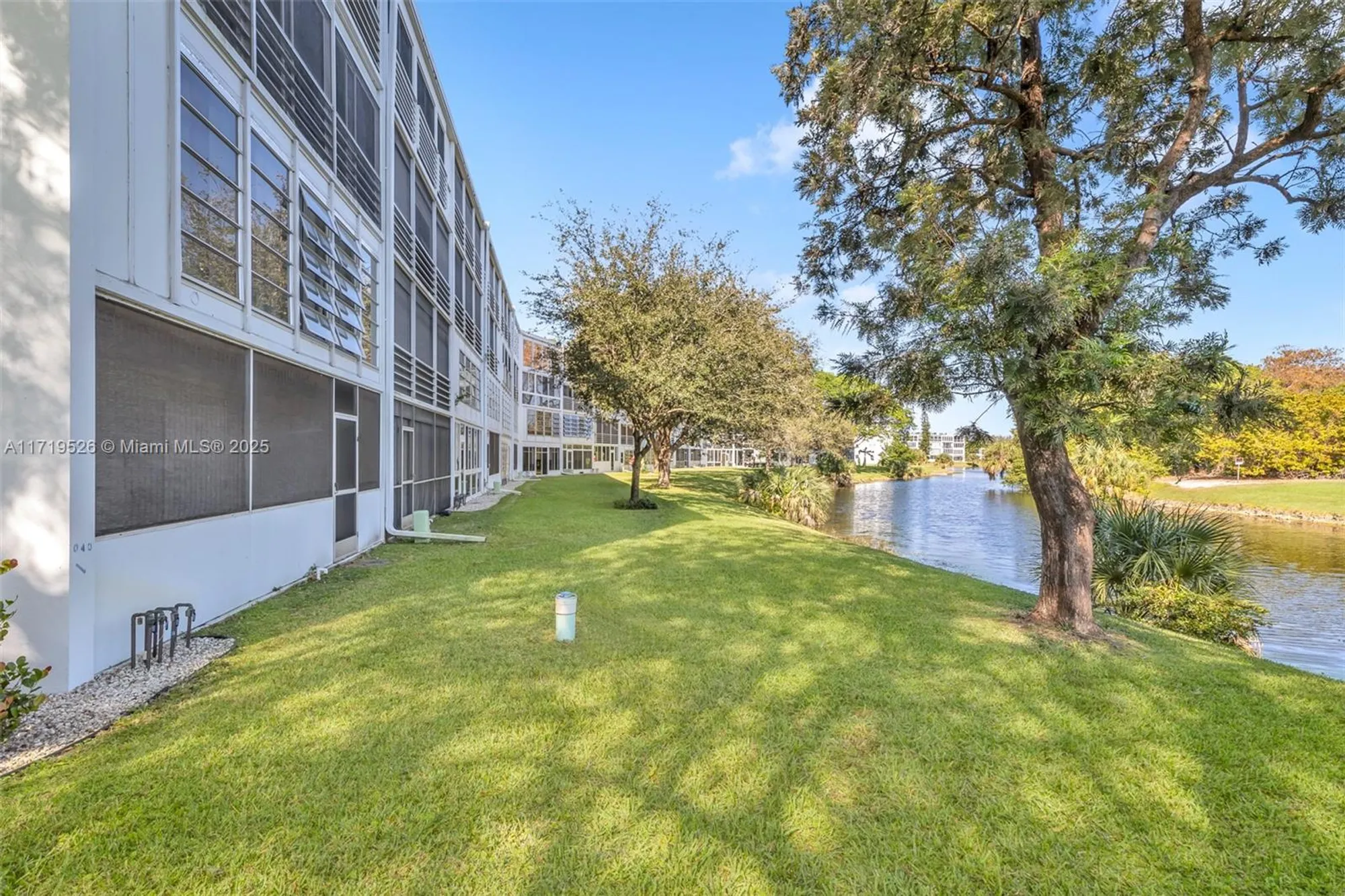 Property Slideshow image 31 of 43 | 3037 newport h # 3037, Deerfield Beach, FL, 33442