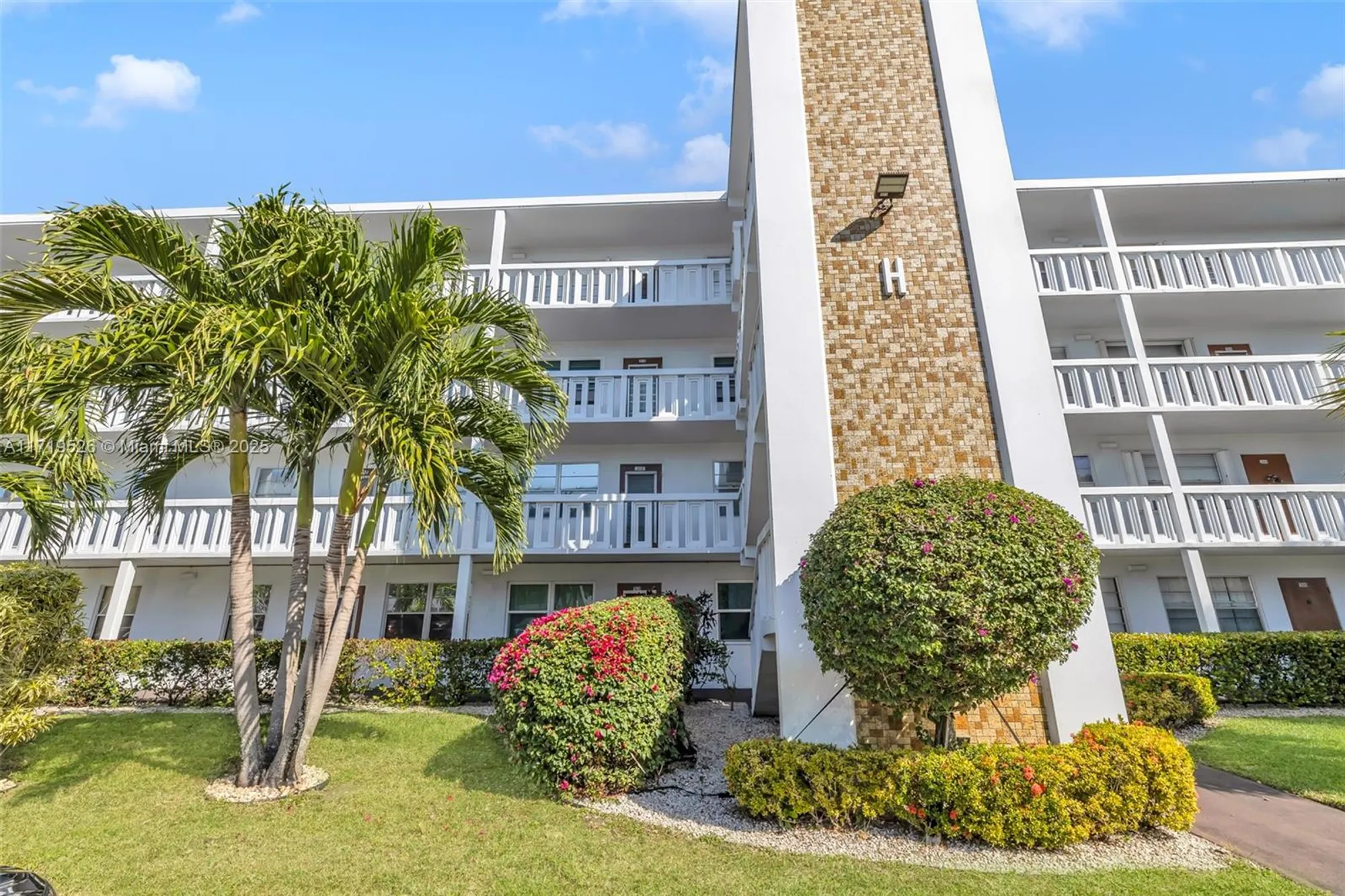 Property Slideshow image 8 of 43 | 3037 newport h # 3037, Deerfield Beach, FL, 33442