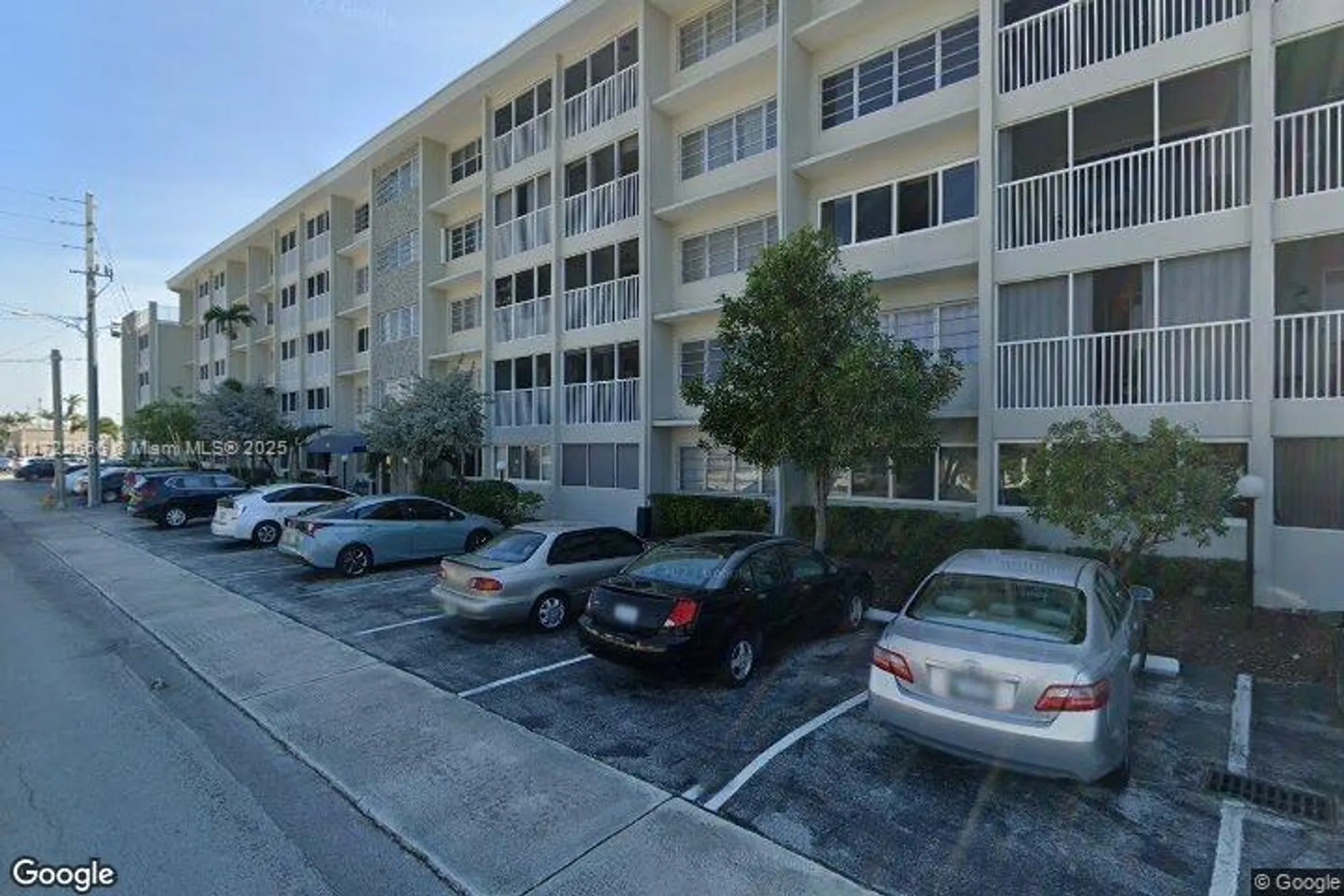 Property Slideshow image 1 of 2 | 330 se 2nd st 304f, Hallandale Beach, FL, 33009