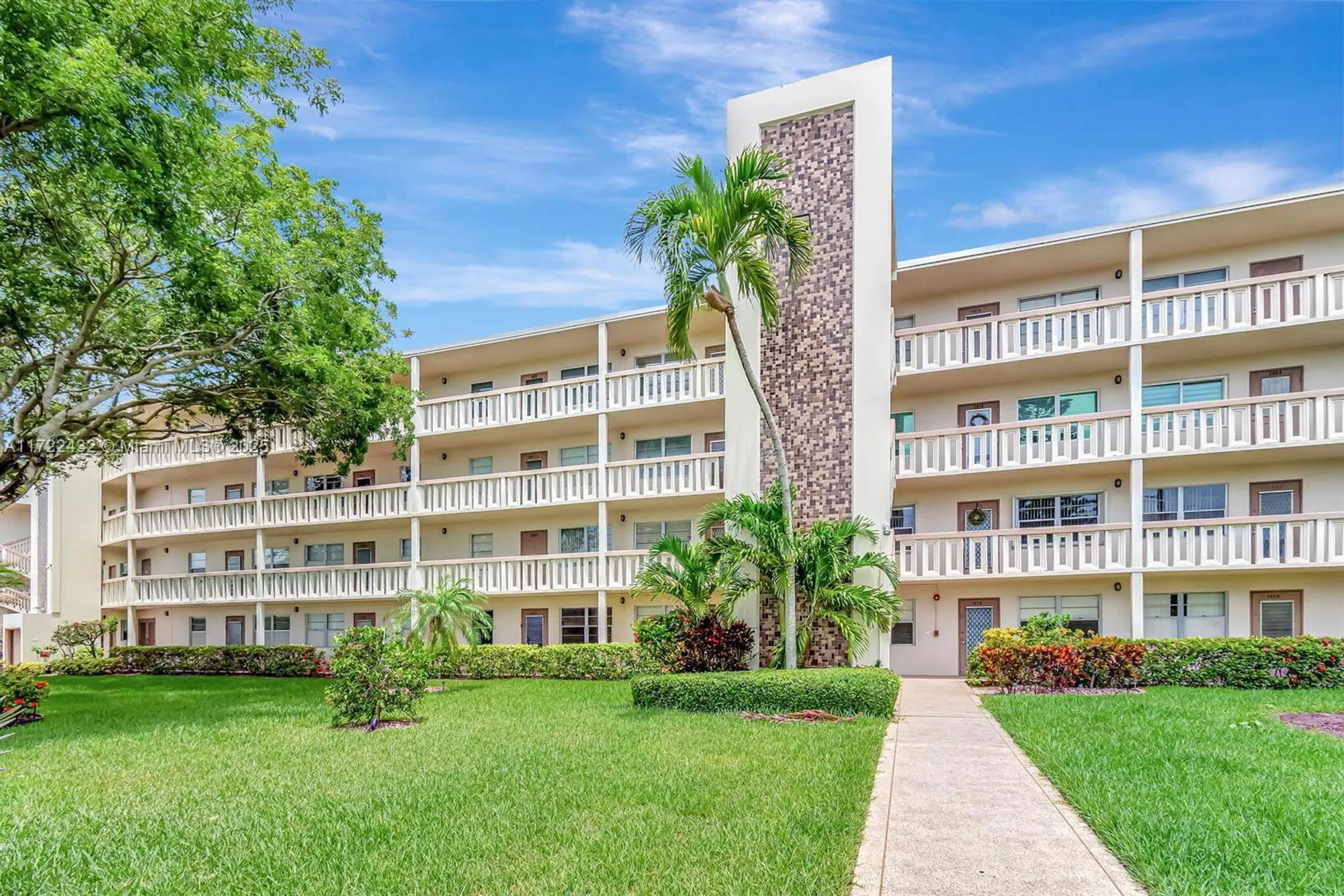 Property Slideshow image 1 of 41 | 1076 newport q # 1076, Deerfield Beach, FL, 33442