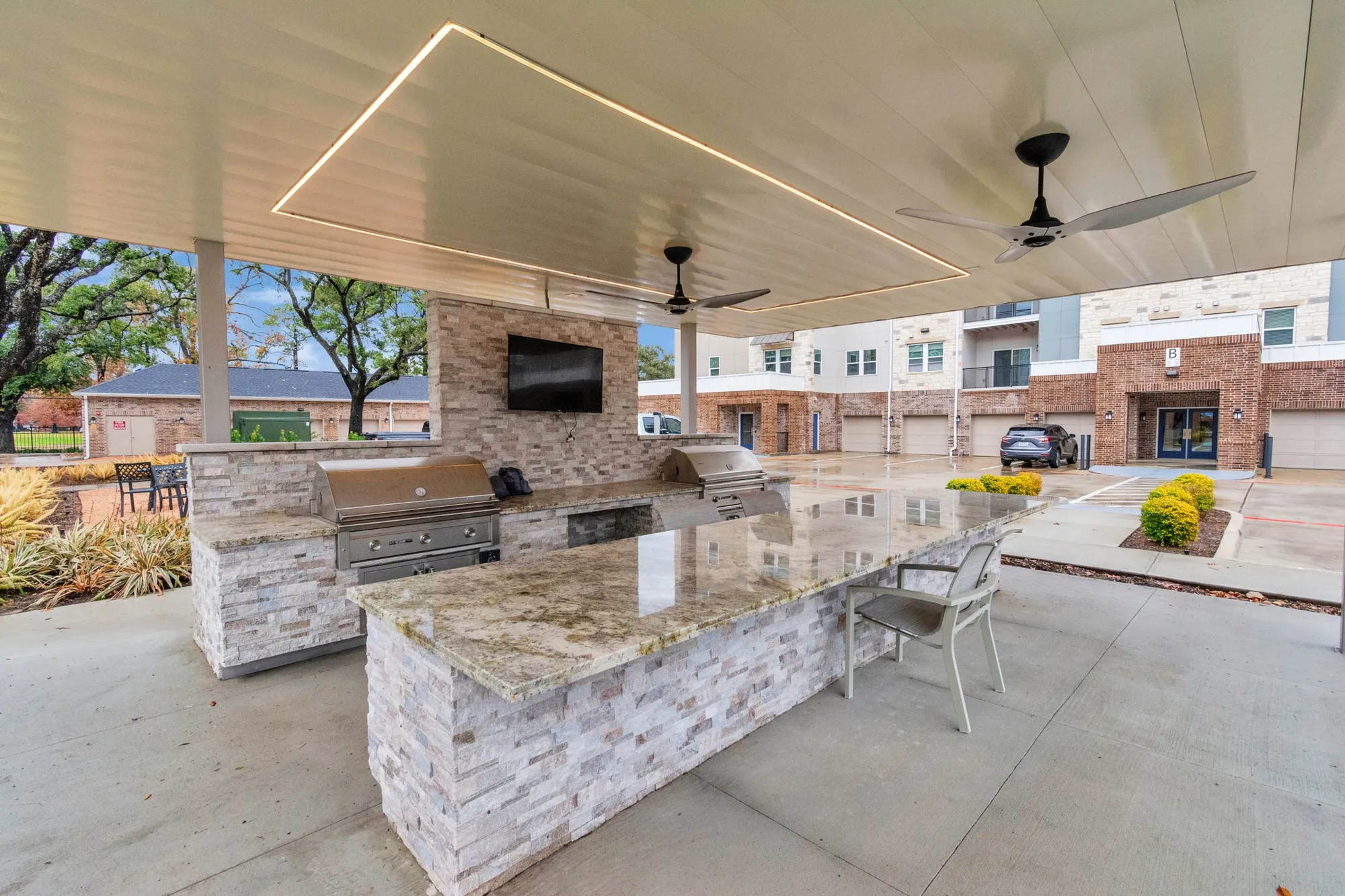 Property Slideshow image 38 of 40 | 6804 westview dr apt 3404, Houston, TX, 77055