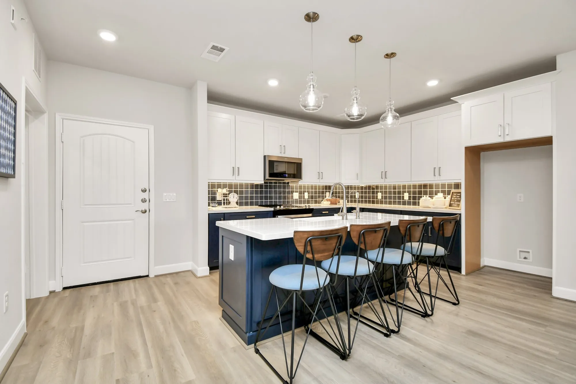Property Slideshow image 7 of 40 | 6804 westview dr apt 3404, Houston, TX, 77055
