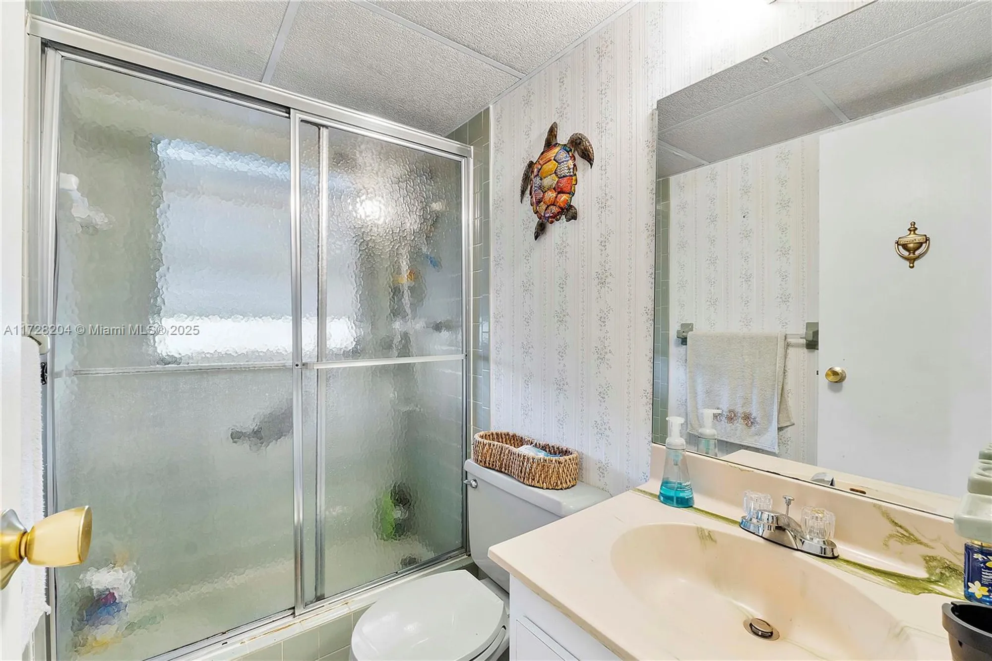 Property Slideshow image 10 of 14 | 1030 country club dr 407, Margate, FL, 33063