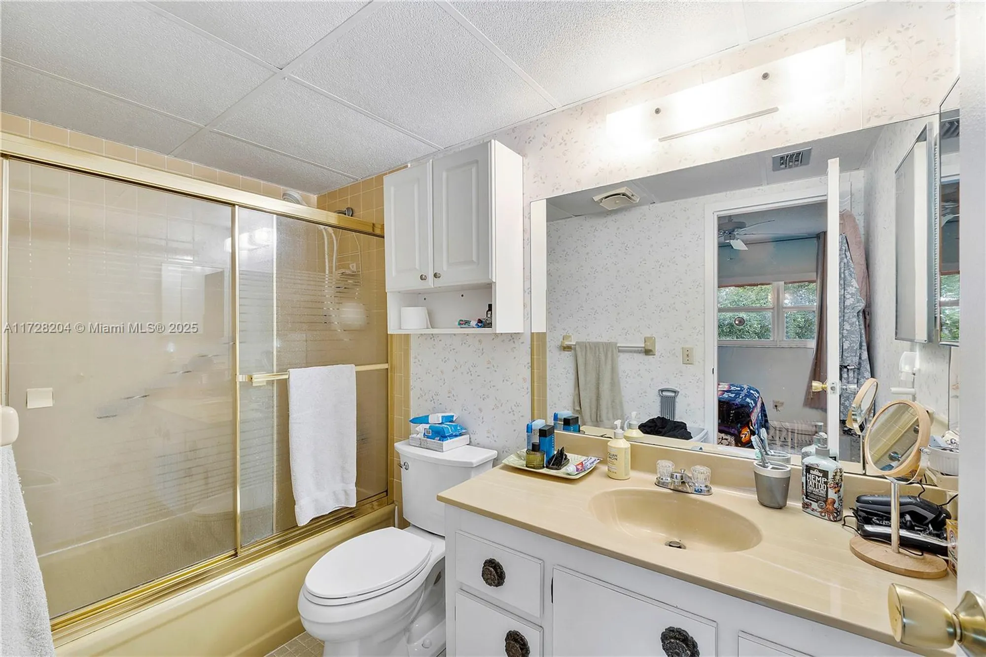 Property Slideshow image 8 of 14 | 1030 country club dr 407, Margate, FL, 33063