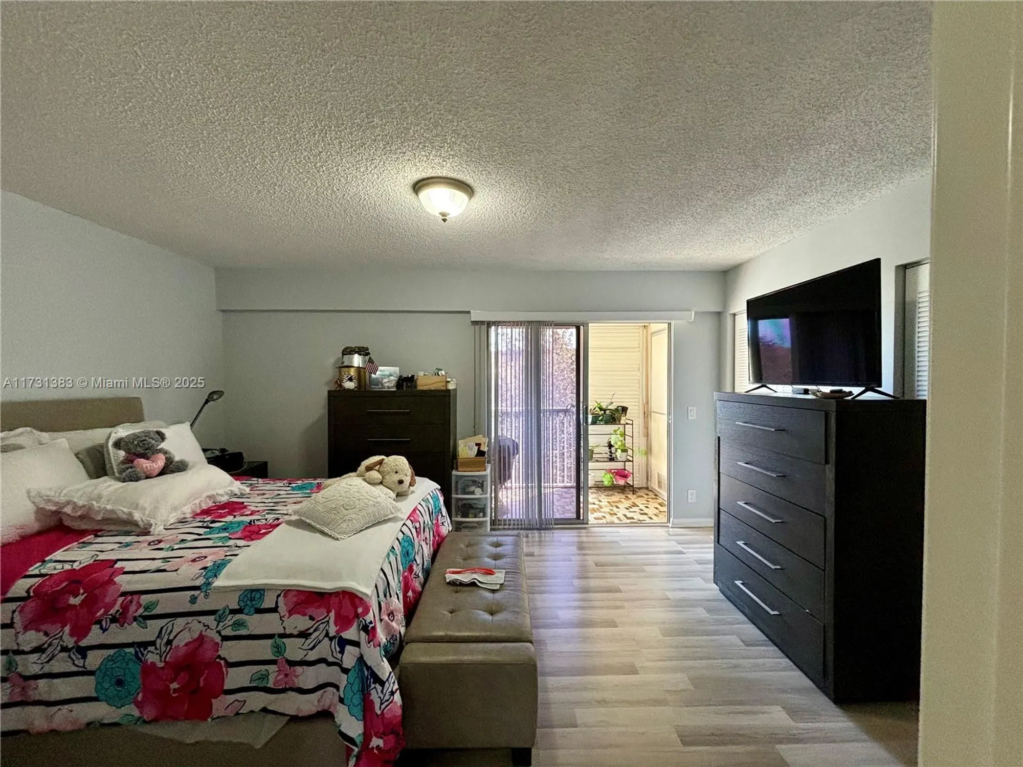 Property Slideshow image 14 of 21 | 801 sw 133rd ter 415k, Pembroke Pines, FL, 33027