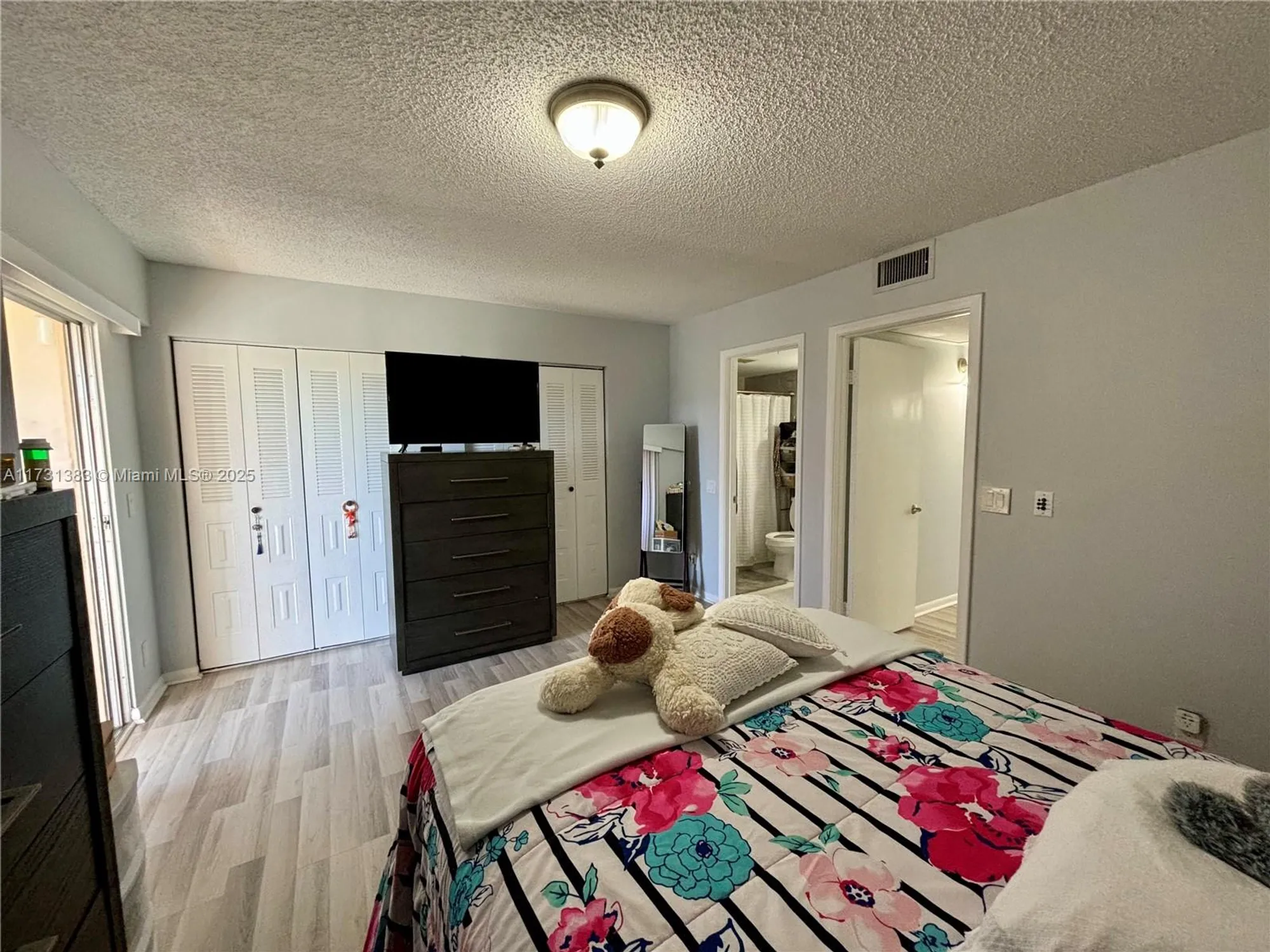 Property Slideshow image 16 of 21 | 801 sw 133rd ter 415k, Pembroke Pines, FL, 33027