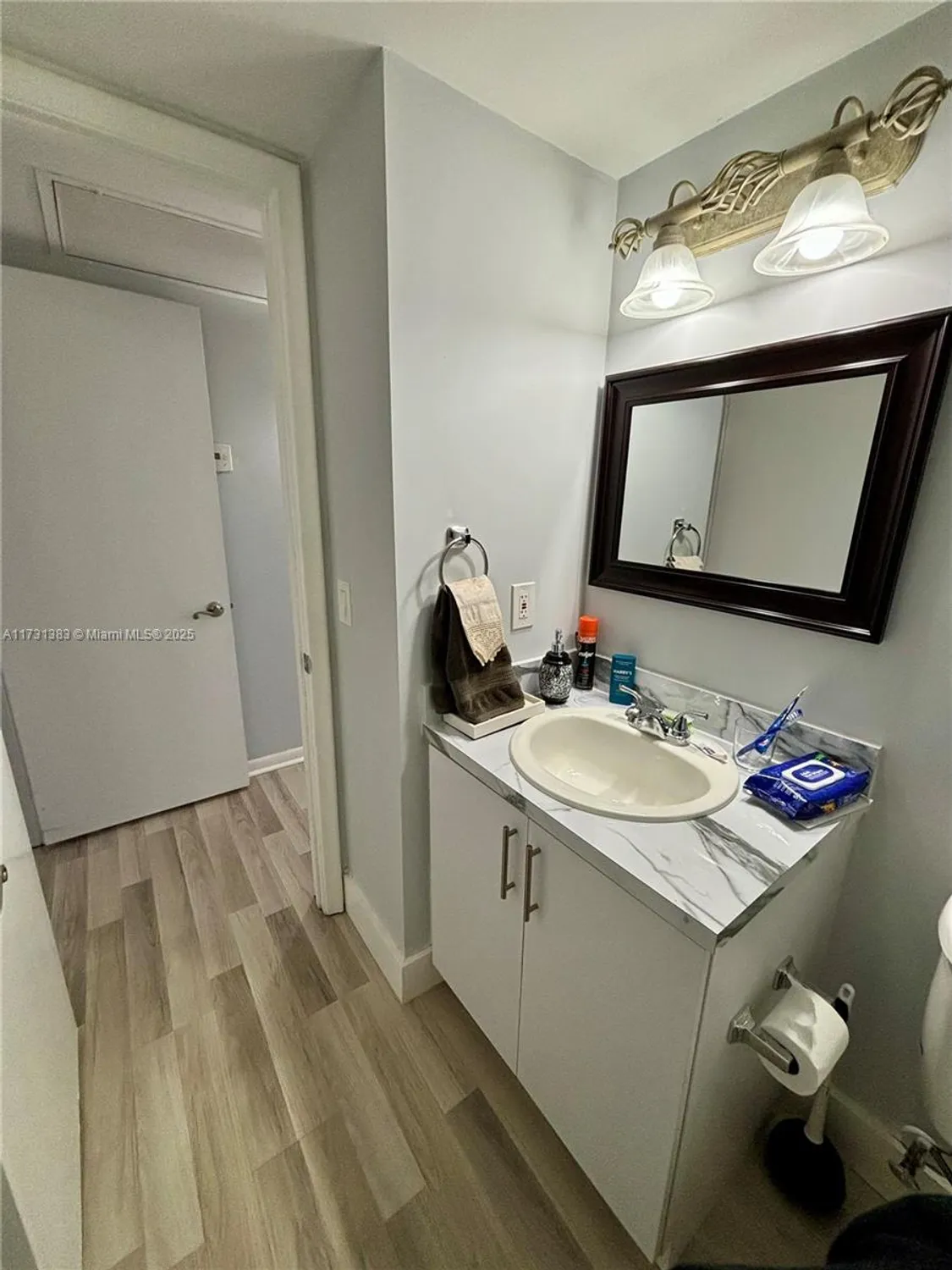 Property Slideshow image 12 of 21 | 801 sw 133rd ter 415k, Pembroke Pines, FL, 33027