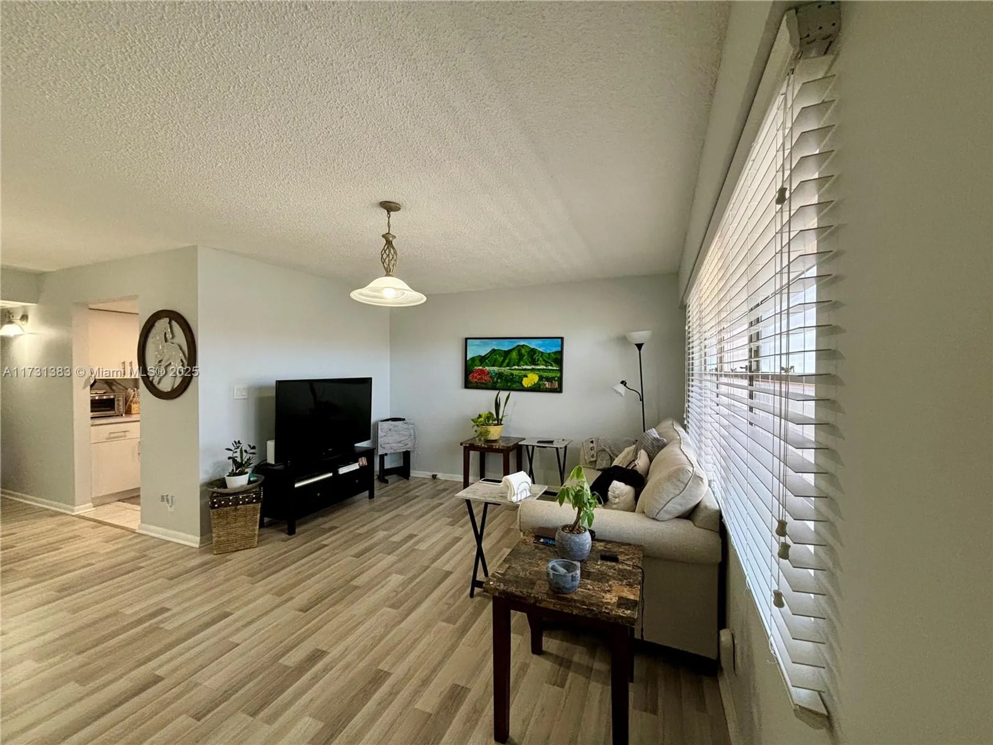 Property Slideshow image 2 of 21 | 801 sw 133rd ter 415k, Pembroke Pines, FL, 33027