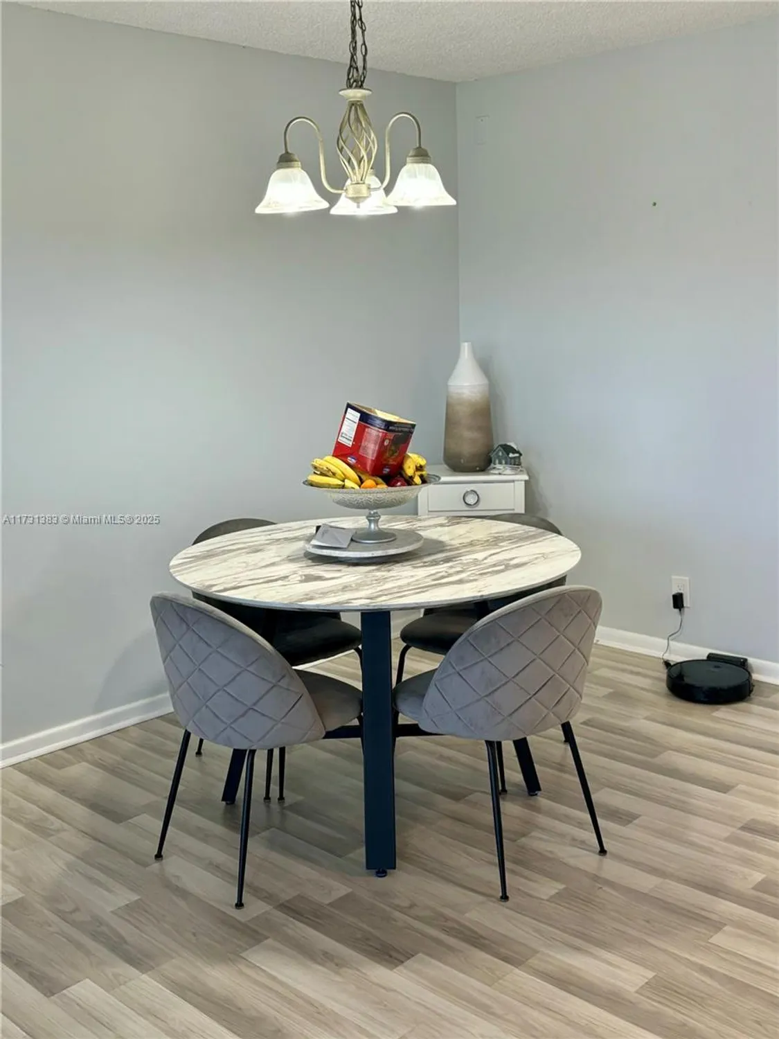 Property Slideshow image 7 of 21 | 801 sw 133rd ter 415k, Pembroke Pines, FL, 33027