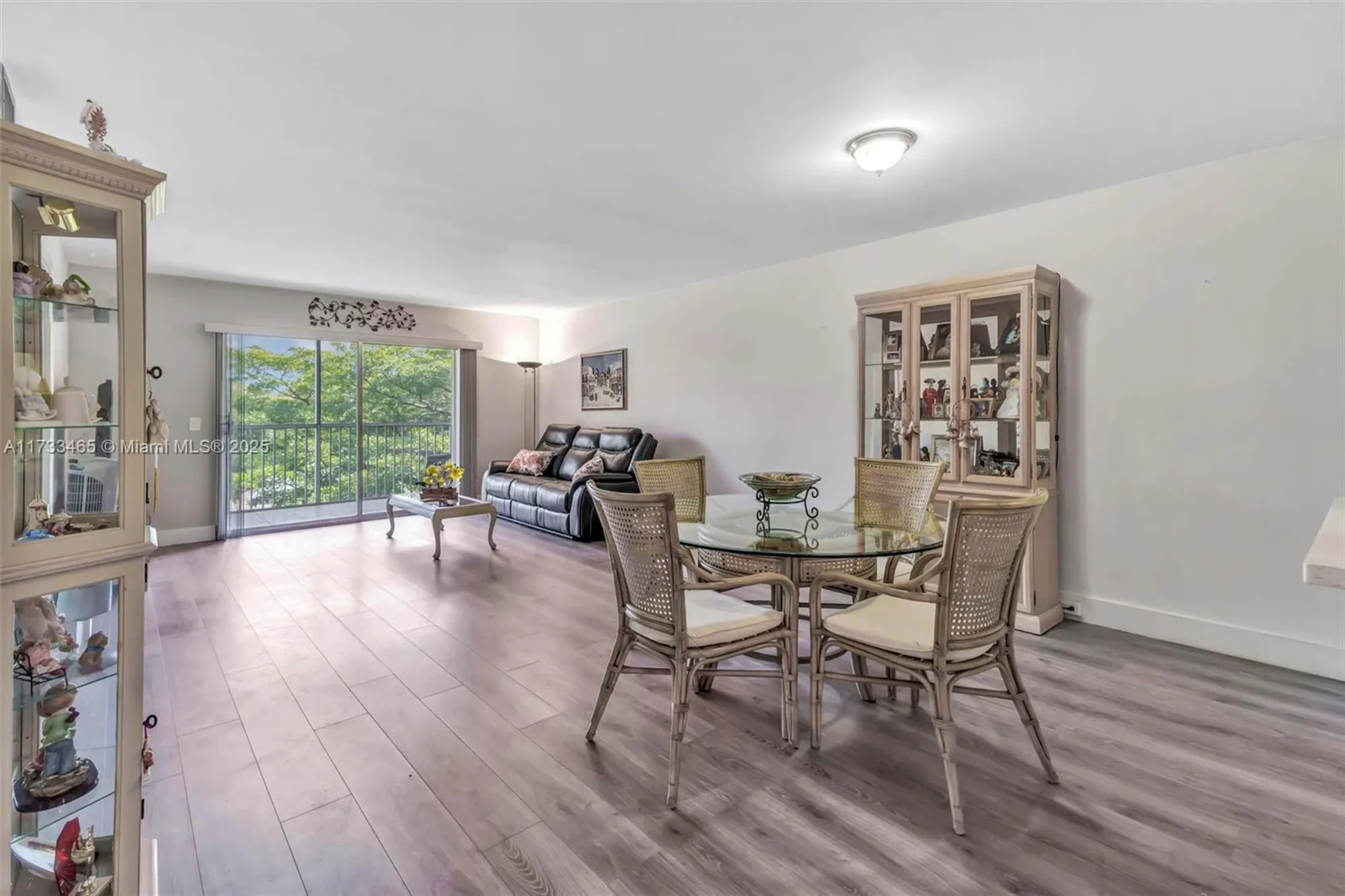 Property Slideshow image 7 of 39 | 1401 sw 128th ter apt 307h, Pembroke Pines, FL, 33027