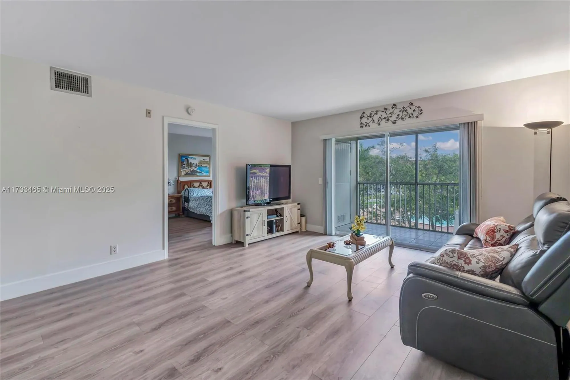 Property Slideshow image 8 of 39 | 1401 sw 128th ter apt 307h, Pembroke Pines, FL, 33027