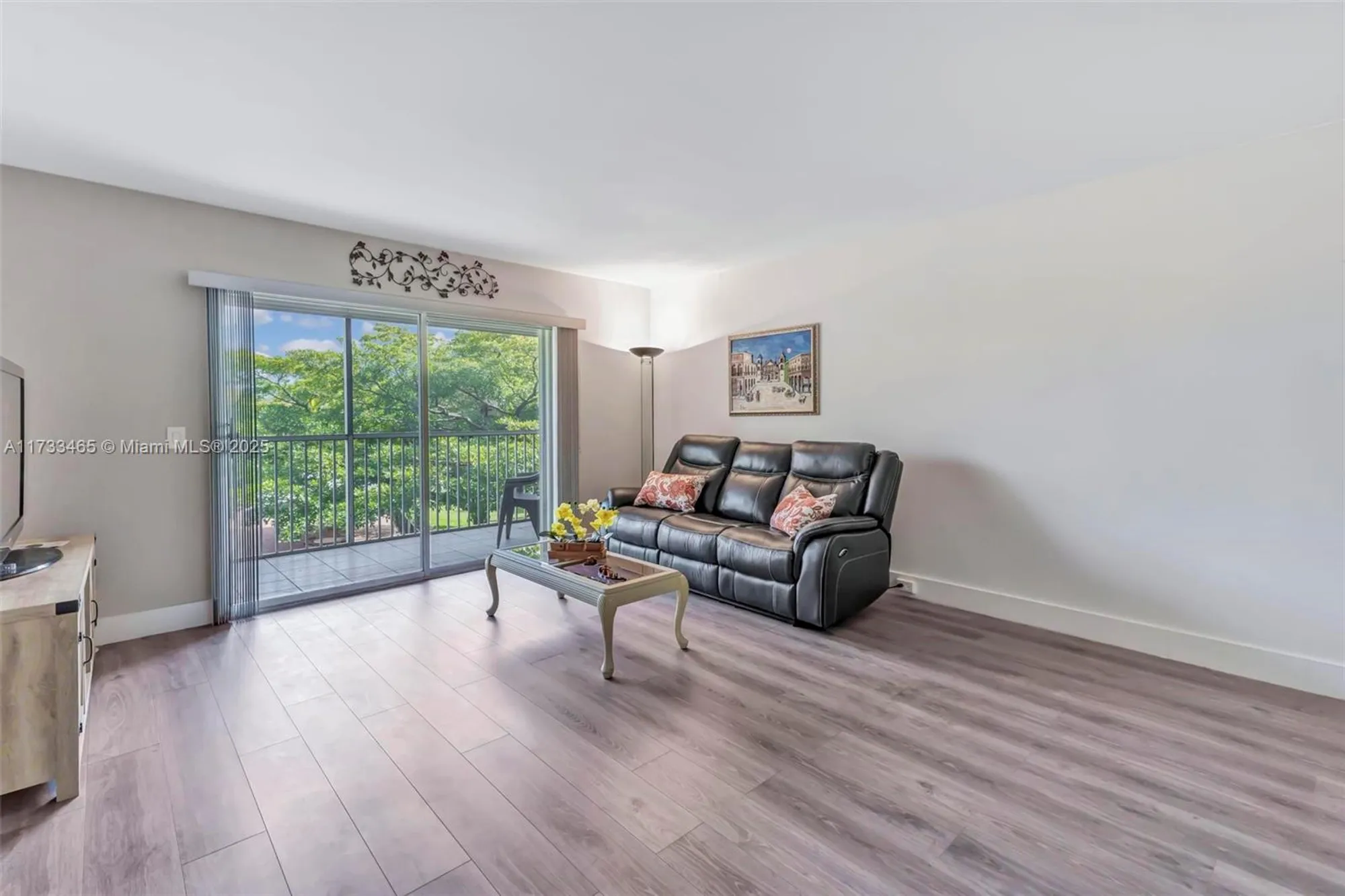 Property Slideshow image 9 of 39 | 1401 sw 128th ter apt 307h, Pembroke Pines, FL, 33027