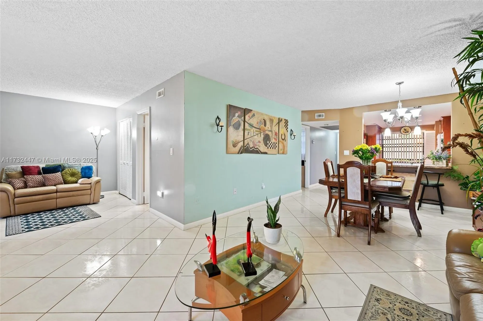 Property Slideshow image 10 of 42 | 1100 colony point cir 119, Pembroke Pines, FL, 33026