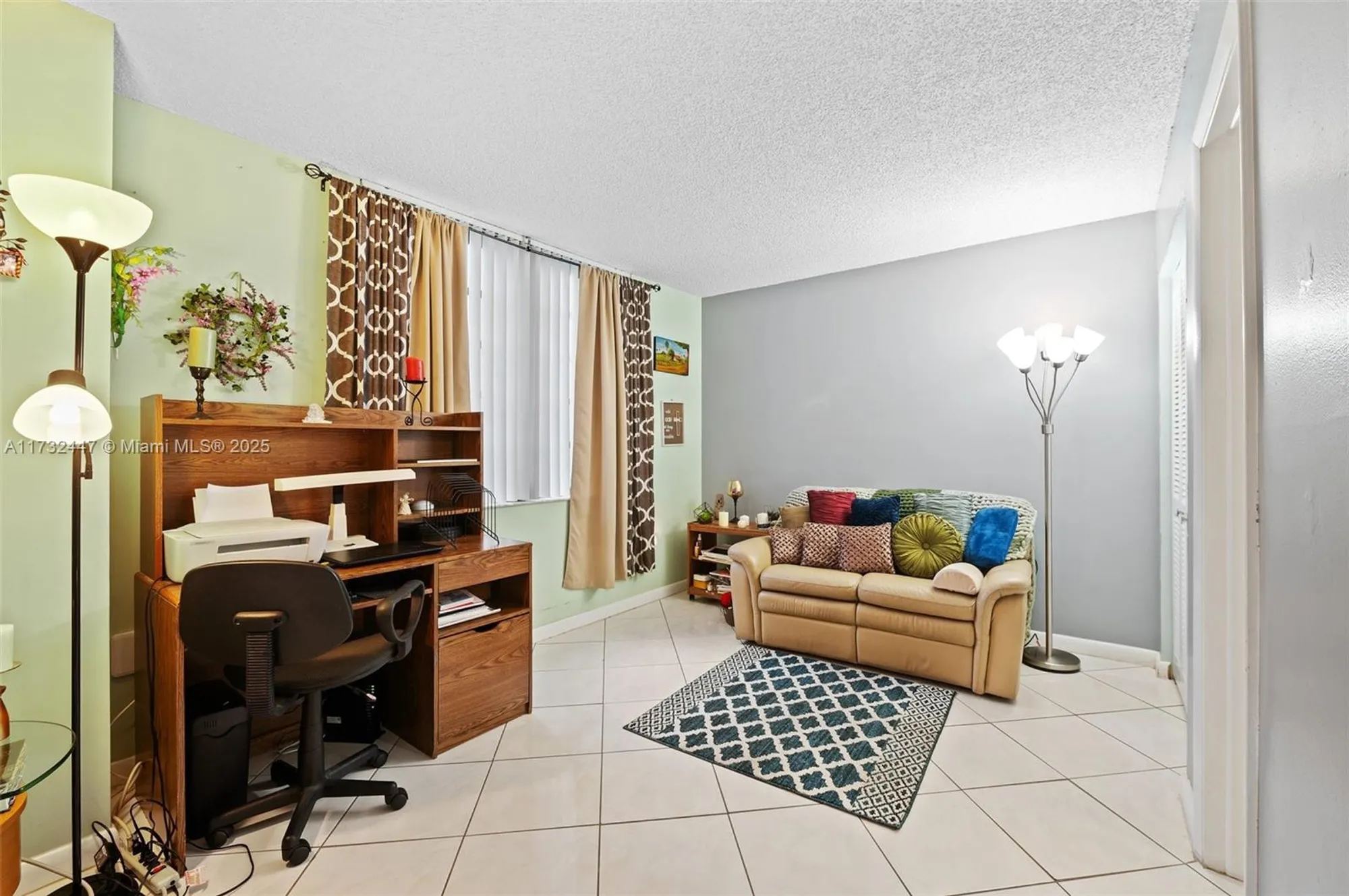 Property Slideshow image 11 of 42 | 1100 colony point cir 119, Pembroke Pines, FL, 33026
