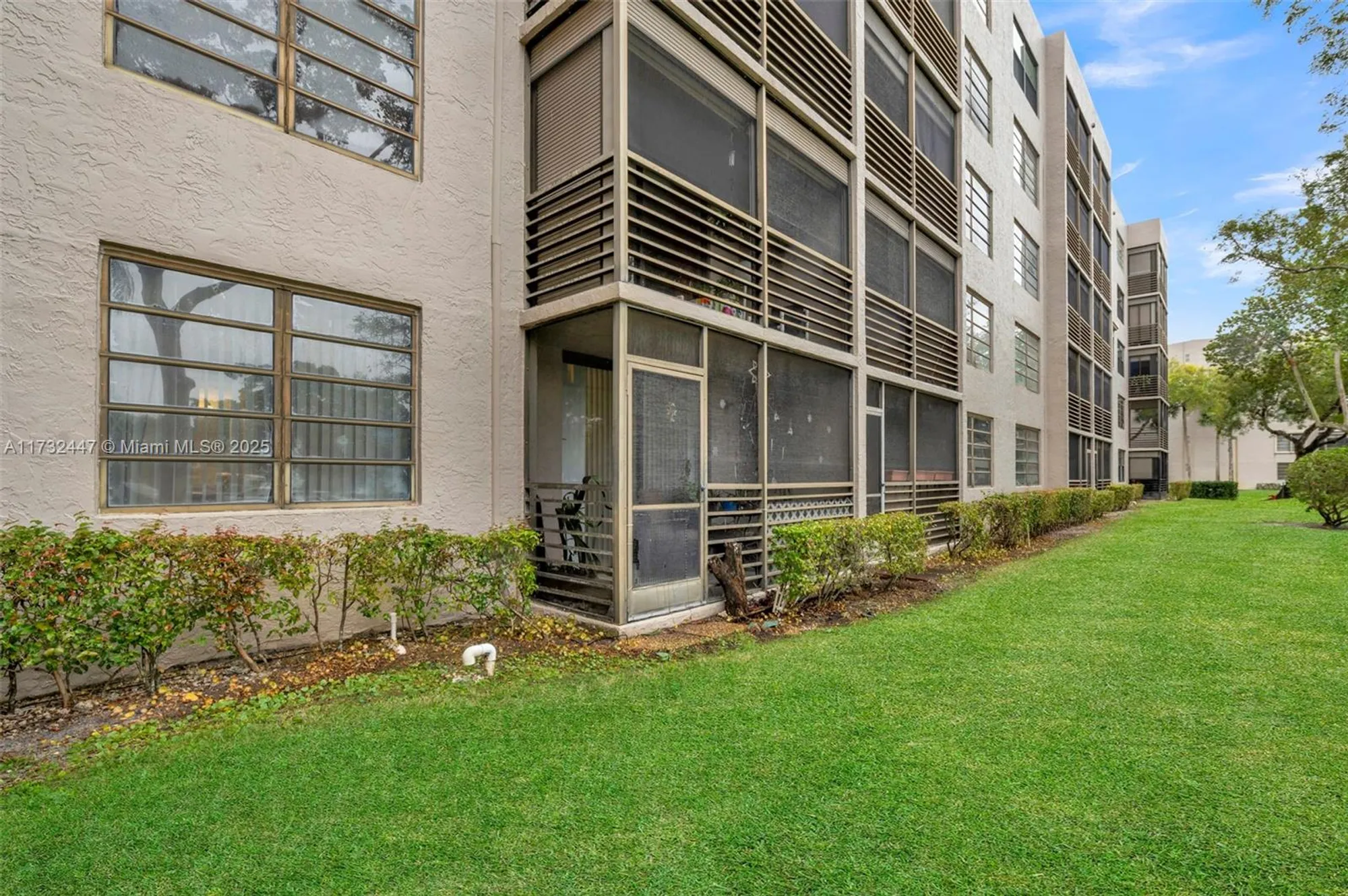 Property Slideshow image 24 of 42 | 1100 colony point cir 119, Pembroke Pines, FL, 33026