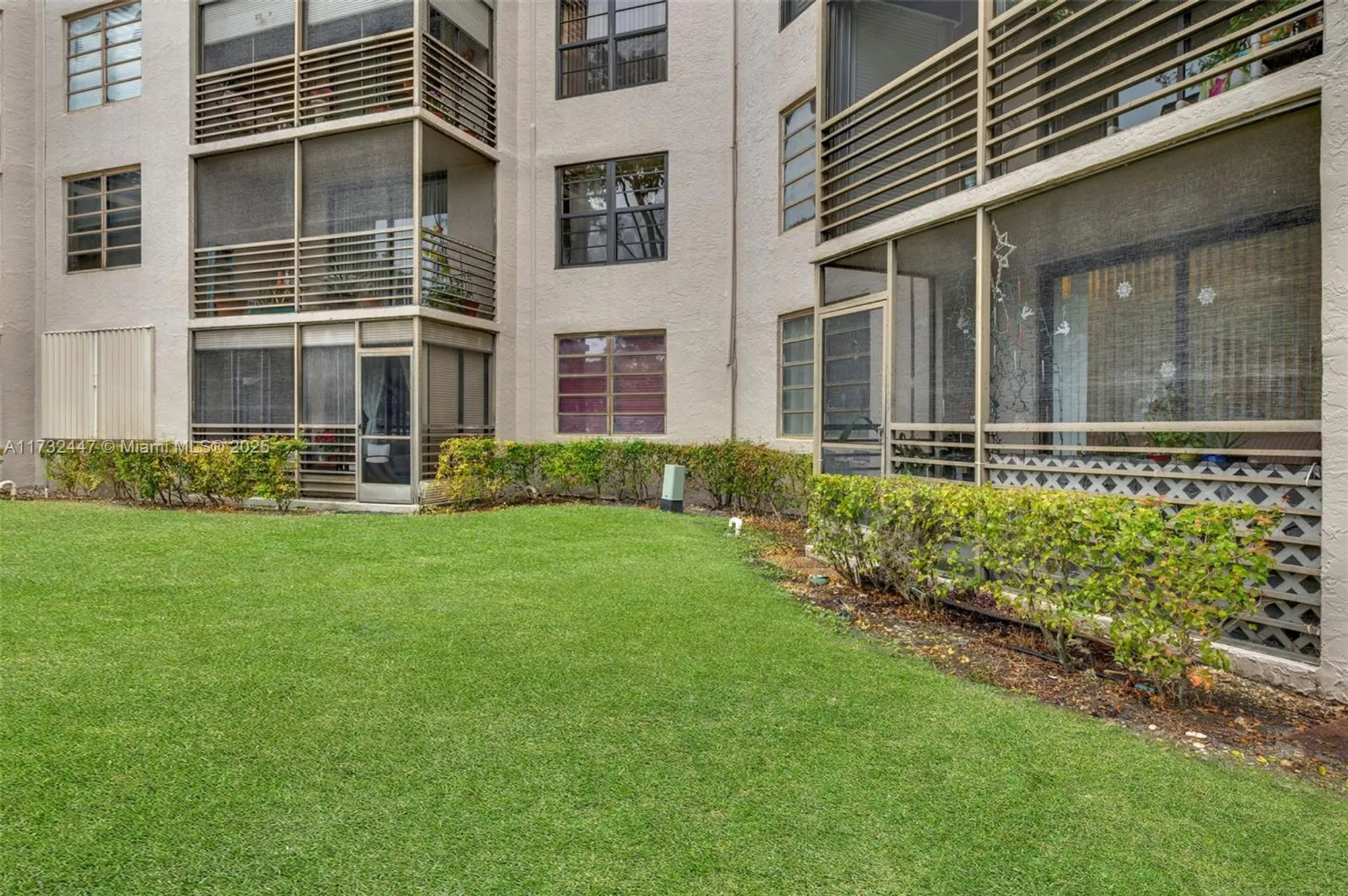 Property Slideshow image 25 of 42 | 1100 colony point cir 119, Pembroke Pines, FL, 33026