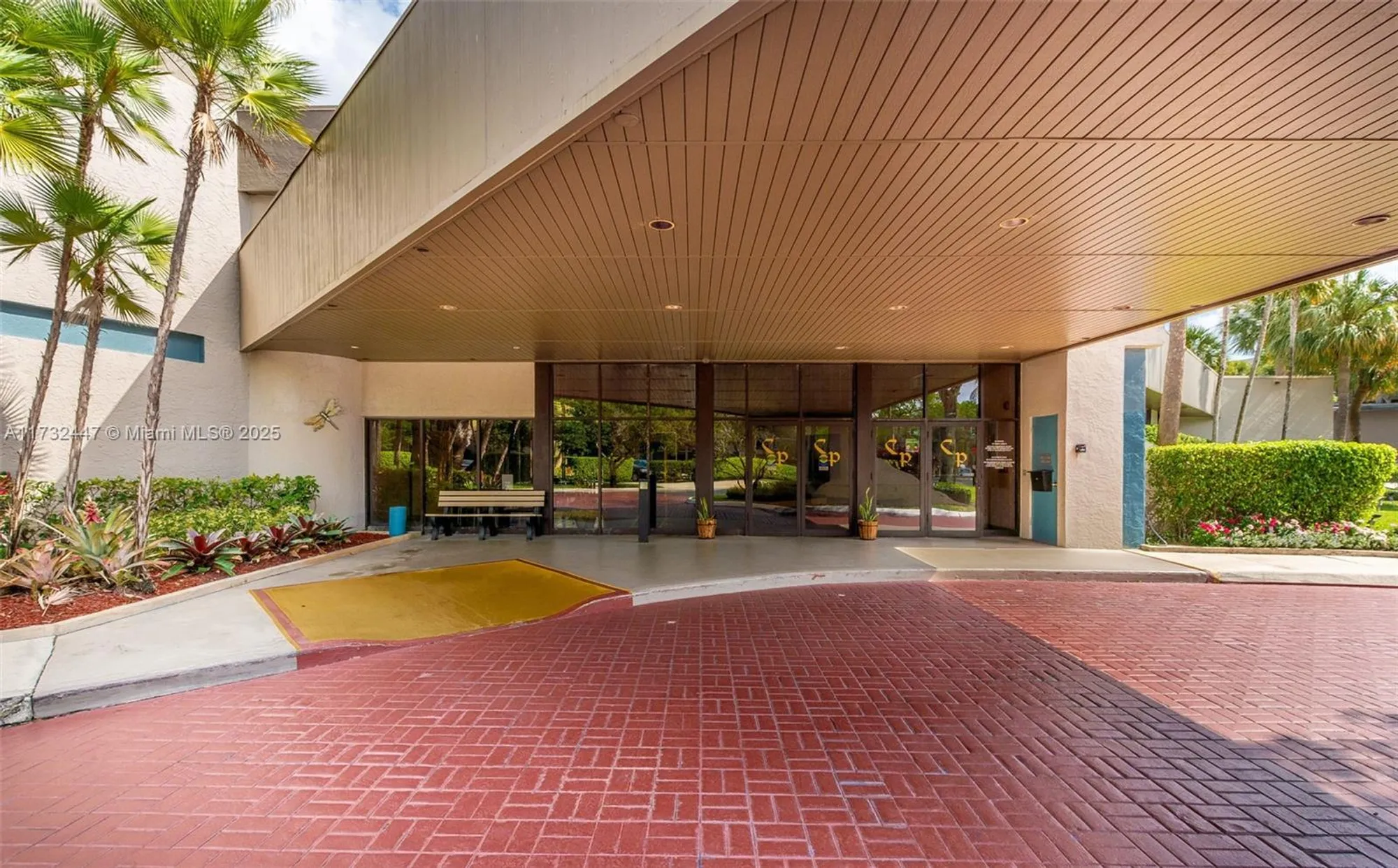 Property Slideshow image 27 of 42 | 1100 colony point cir 119, Pembroke Pines, FL, 33026