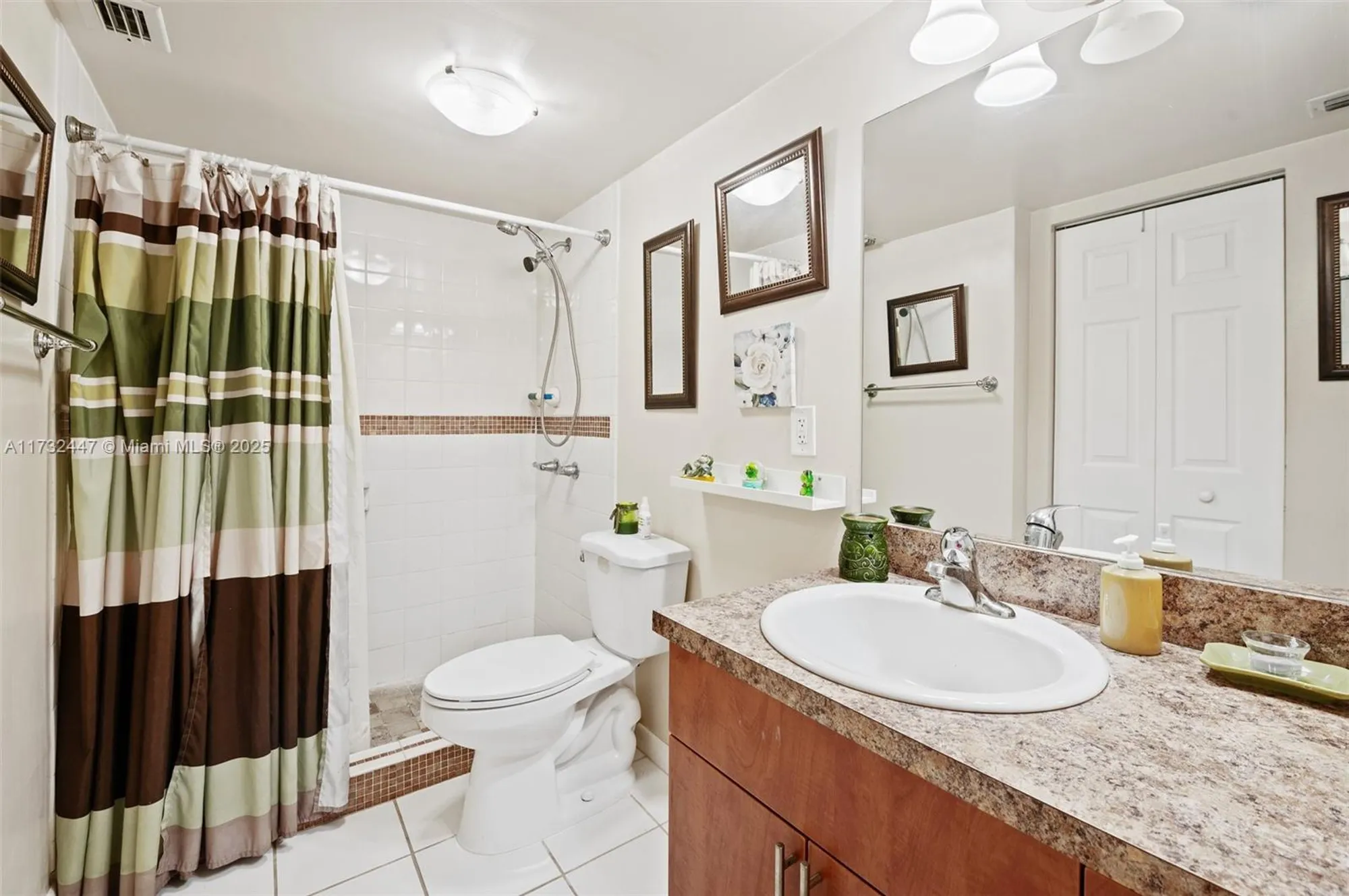 Property Slideshow image 22 of 42 | 1100 colony point cir 119, Pembroke Pines, FL, 33026
