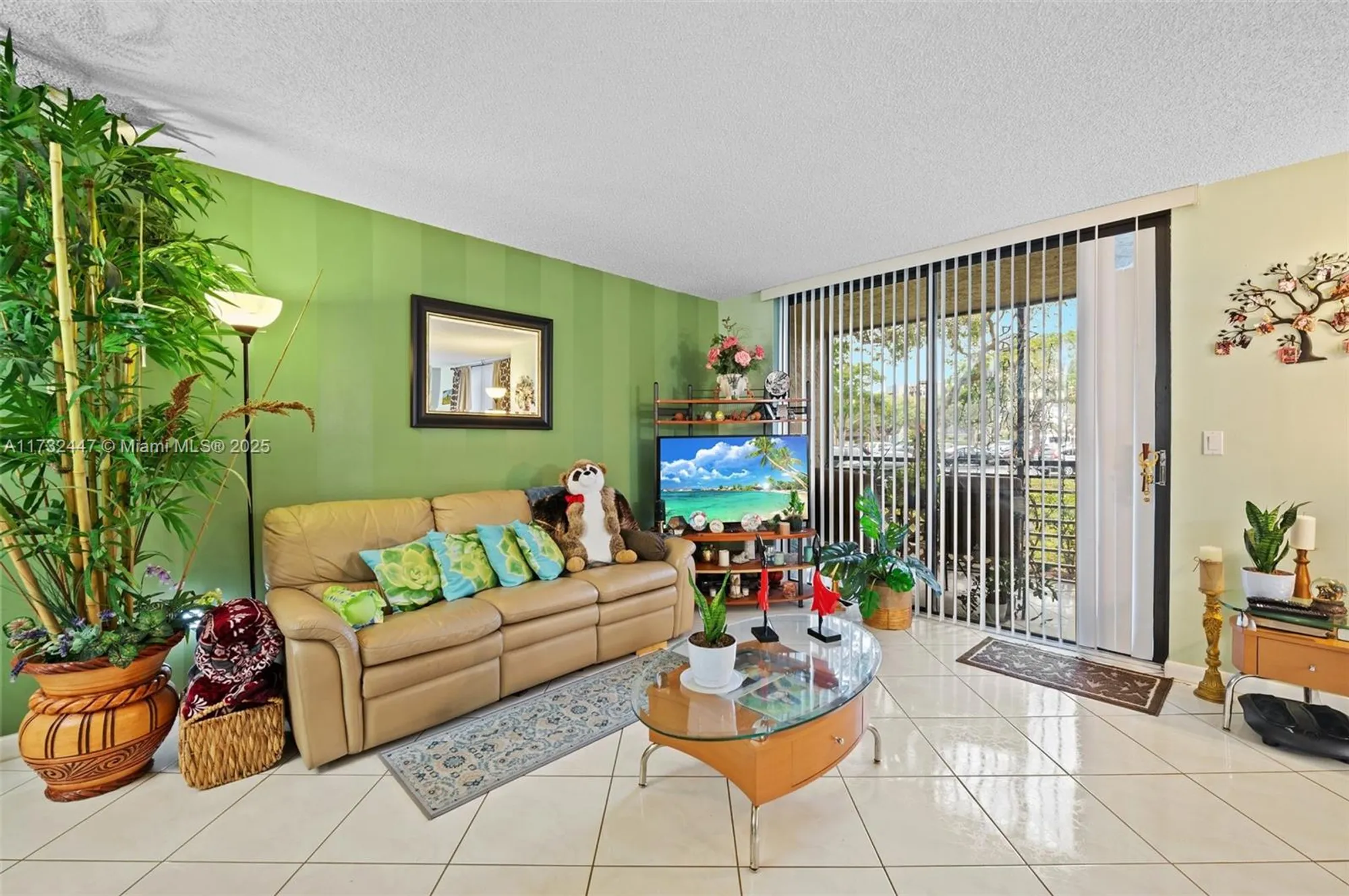 Property Slideshow image 6 of 42 | 1100 colony point cir 119, Pembroke Pines, FL, 33026