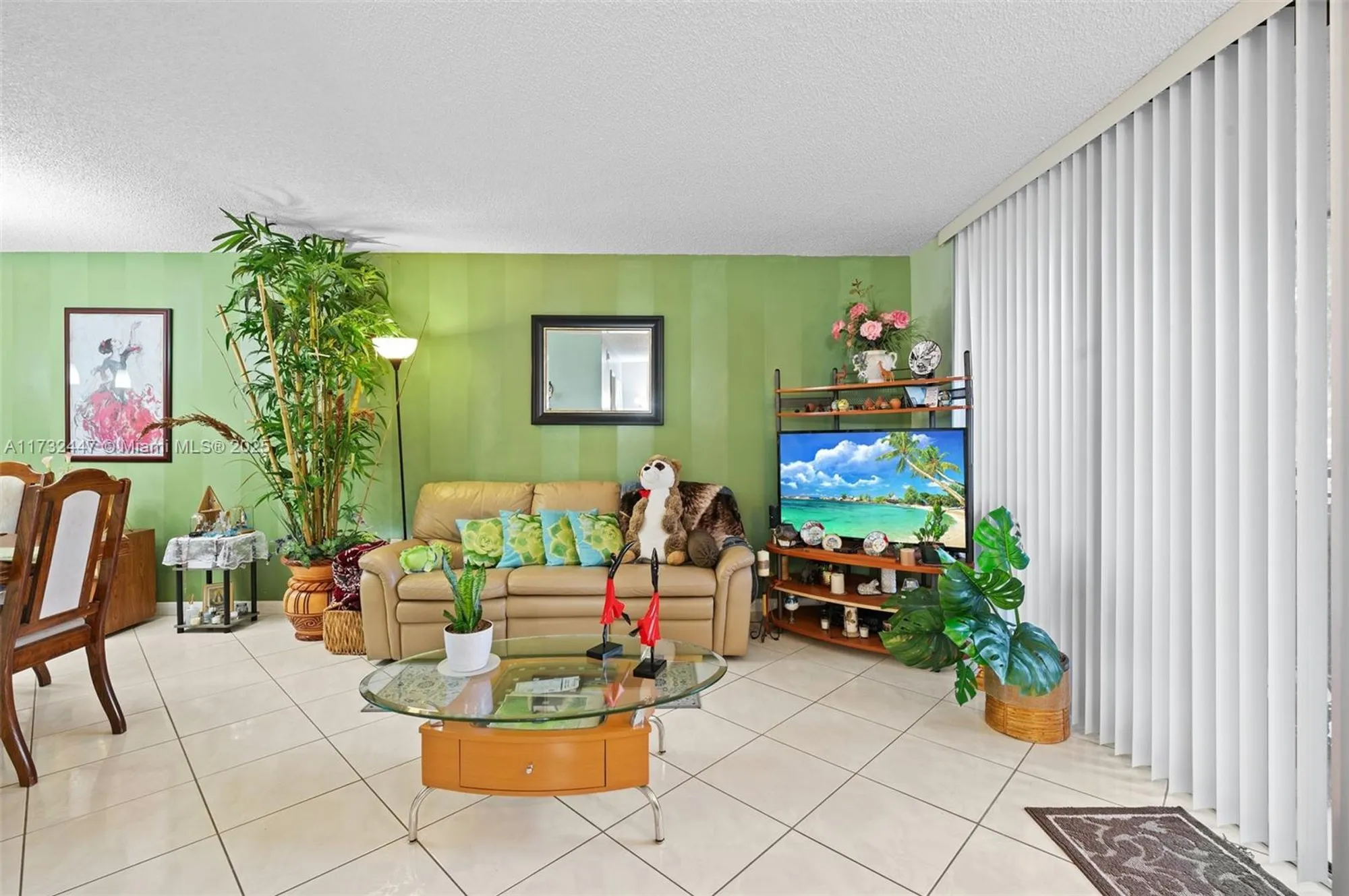 Property Slideshow image 7 of 42 | 1100 colony point cir 119, Pembroke Pines, FL, 33026