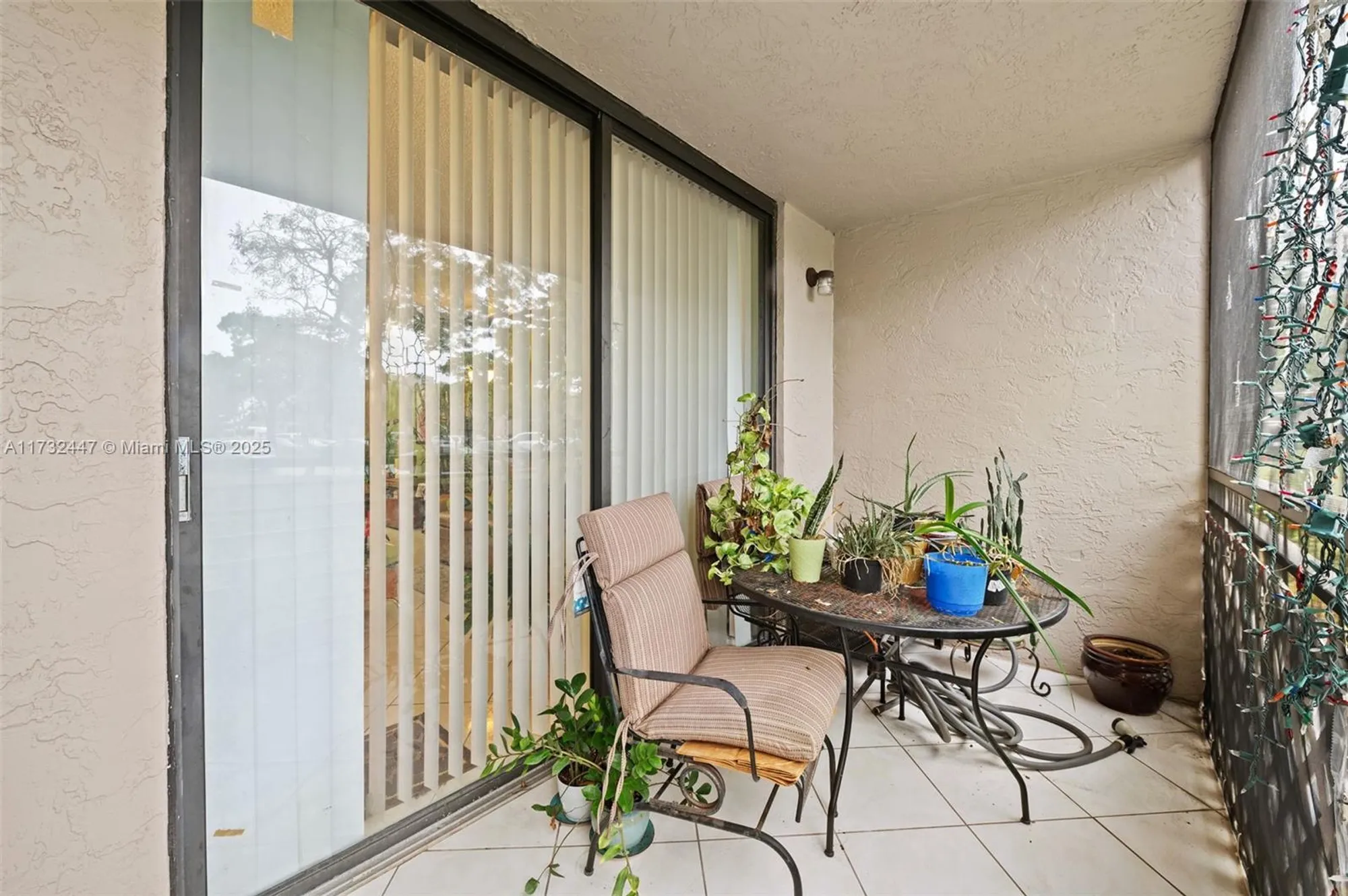 Property Slideshow image 9 of 42 | 1100 colony point cir 119, Pembroke Pines, FL, 33026