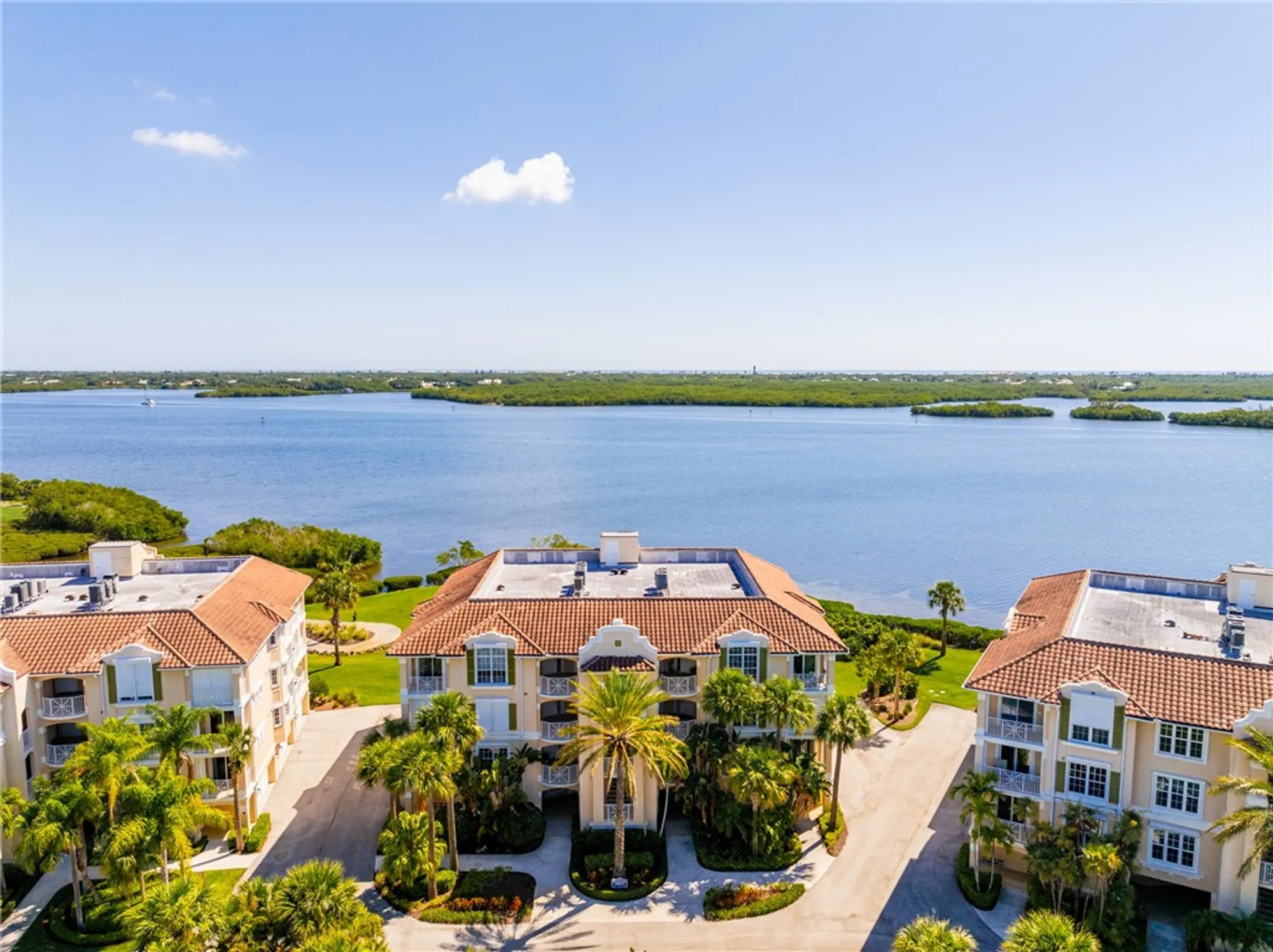 Property Slideshow image 6 of 36 | 4866 s harbor dr 202, Vero Beach, FL, 32967
