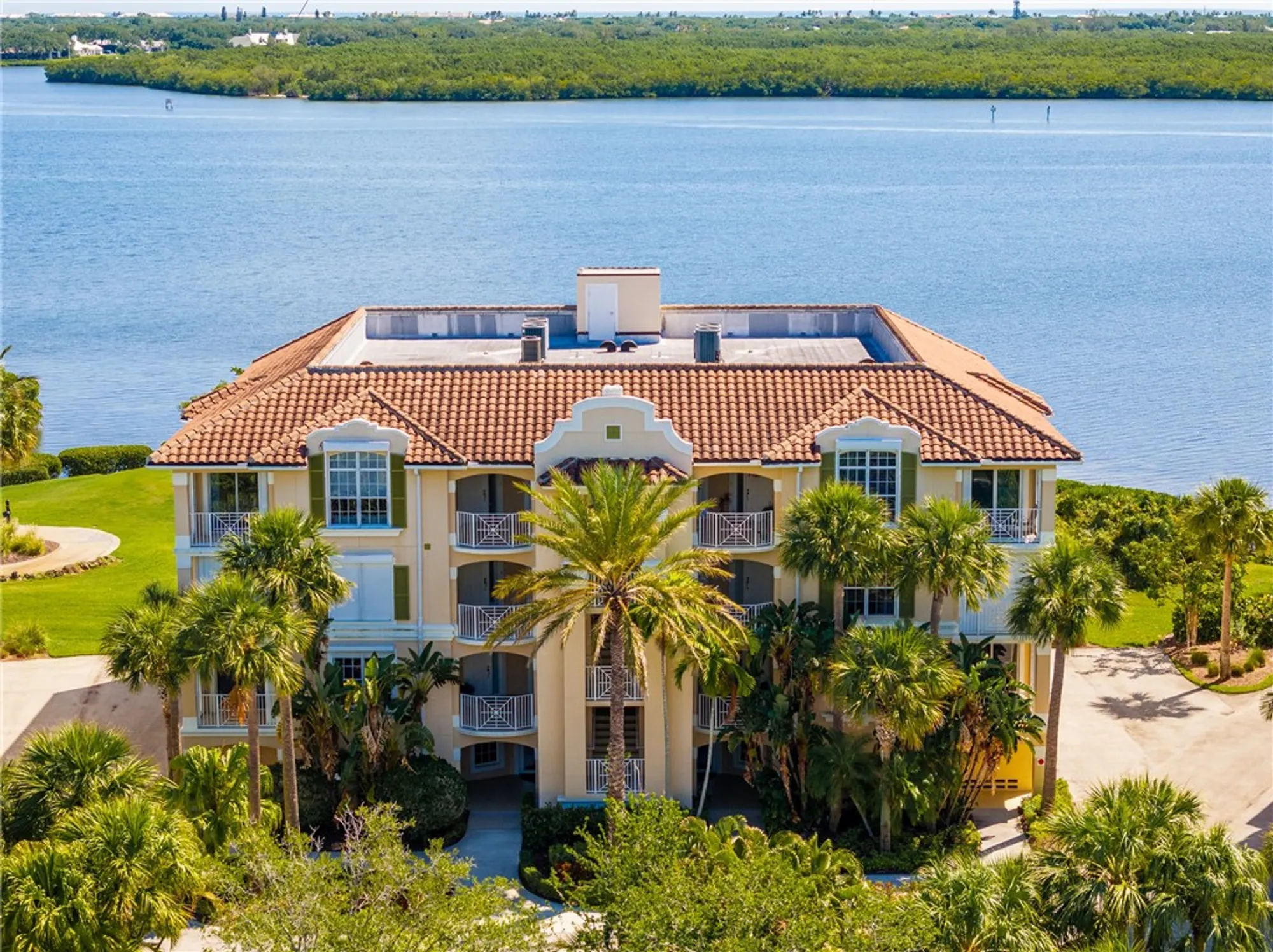 Property Slideshow image 7 of 36 | 4866 s harbor dr 202, Vero Beach, FL, 32967