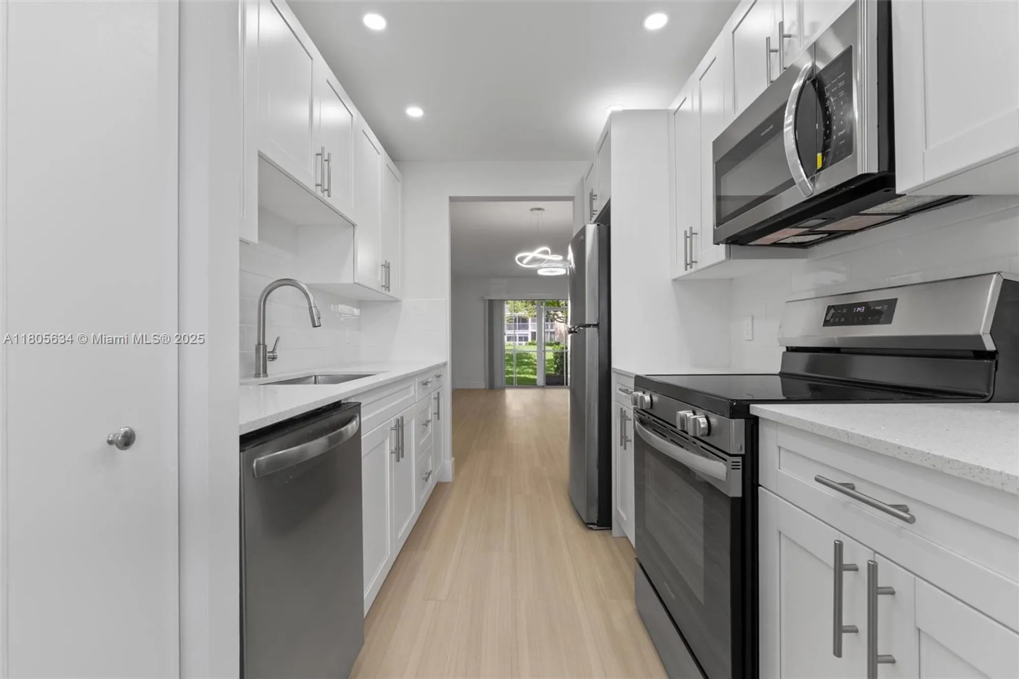 Property Slideshow image 8 of 32 | 1300 sw 124th ter 107p, Pembroke Pines, FL, 33027