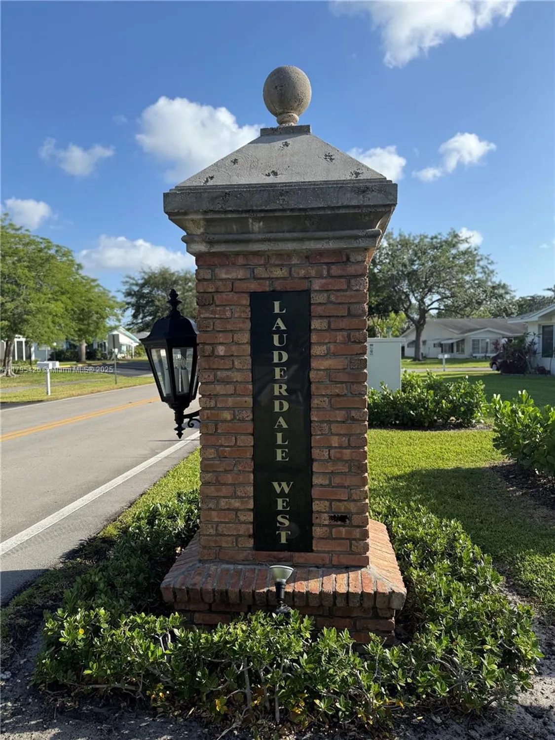 Property Slideshow image 1 of 30 | 1250 nw 85th ave, Plantation, FL, 33322