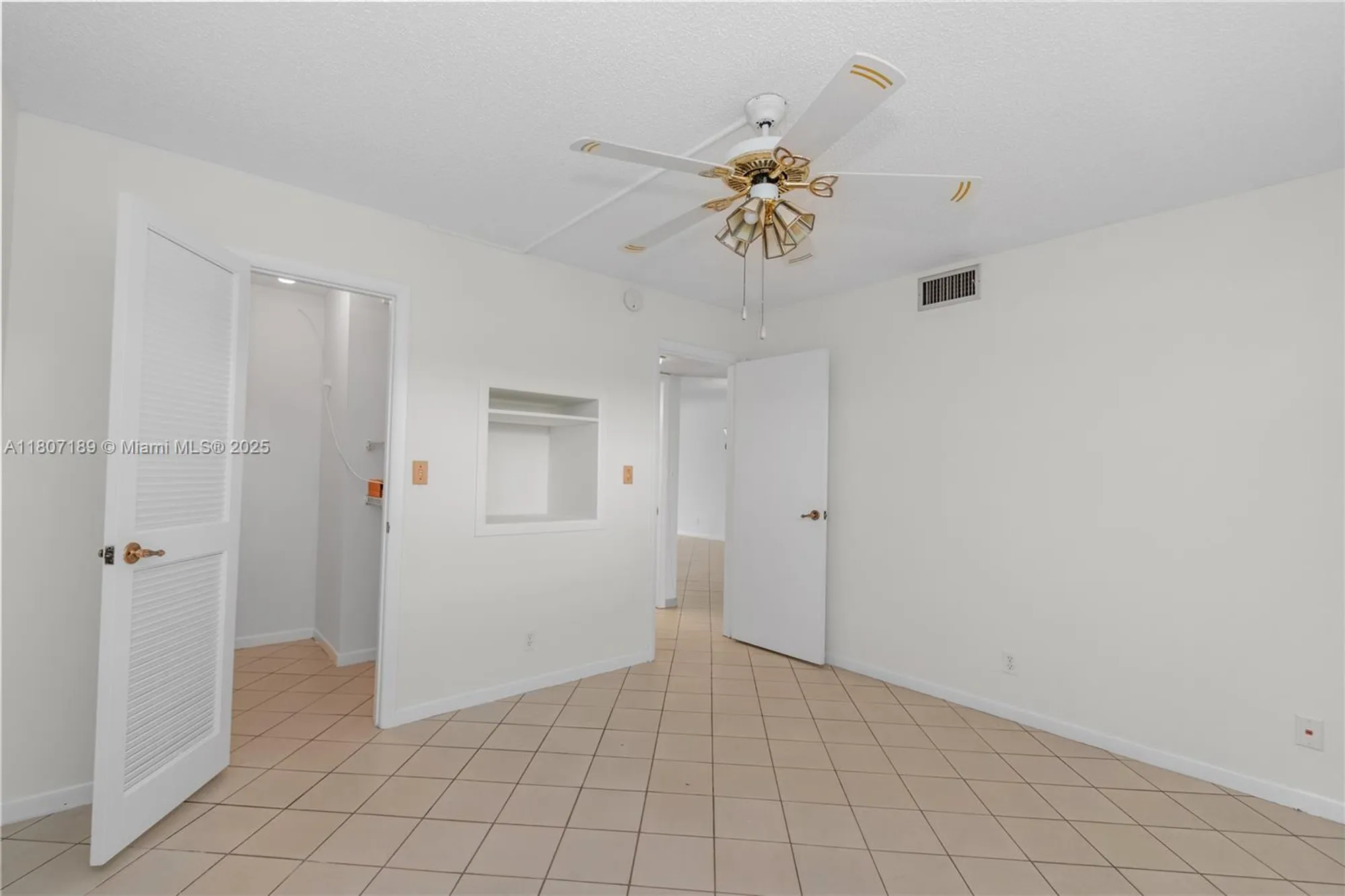 Property Slideshow image 14 of 25 | 9220 s hollybrook lake dr apt 208, Pembroke Pines, FL, 33025