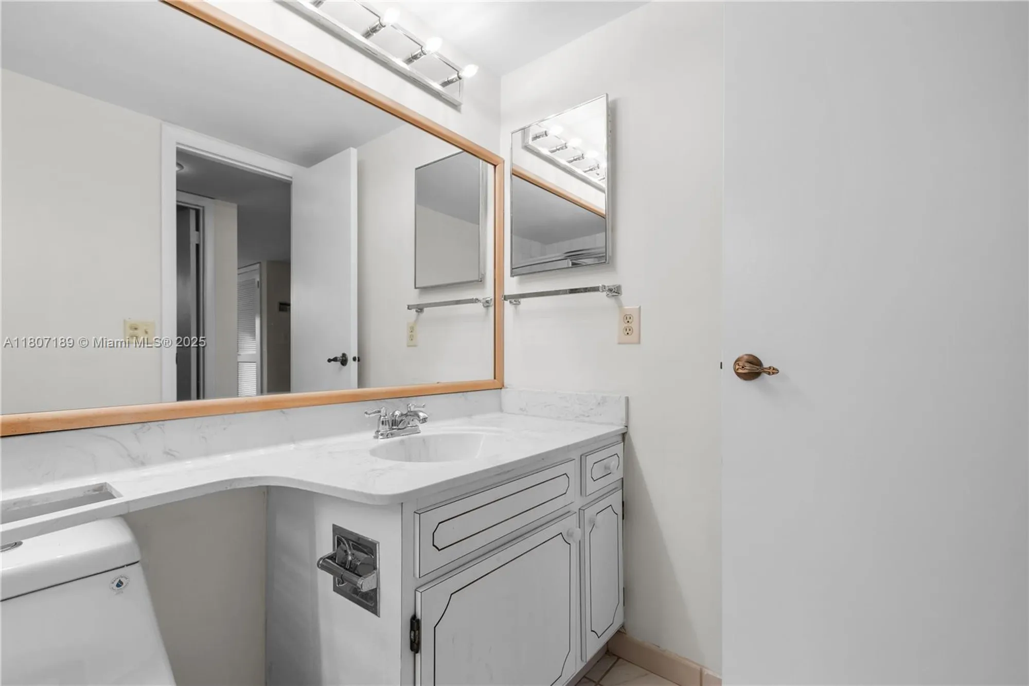 Property Slideshow image 16 of 25 | 9220 s hollybrook lake dr apt 208, Pembroke Pines, FL, 33025