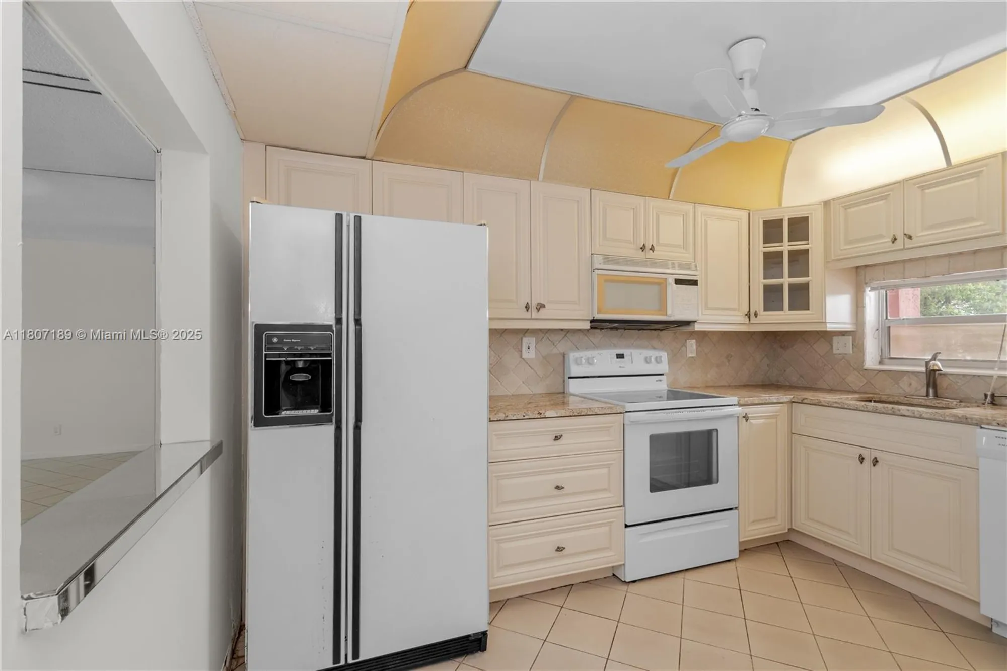 Property Slideshow image 13 of 25 | 9220 s hollybrook lake dr apt 208, Pembroke Pines, FL, 33025