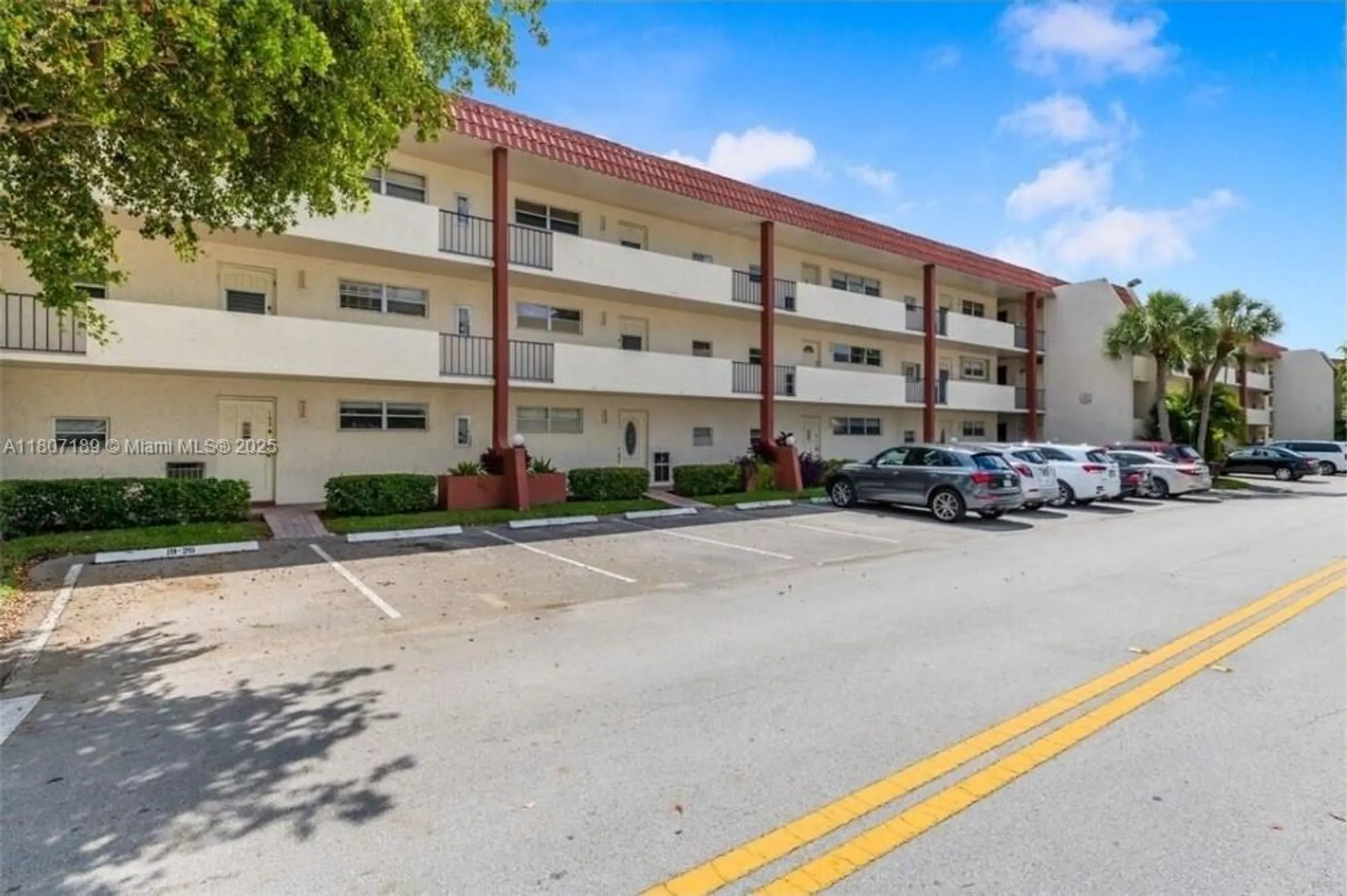 Property Slideshow image 5 of 25 | 9220 s hollybrook lake dr apt 208, Pembroke Pines, FL, 33025