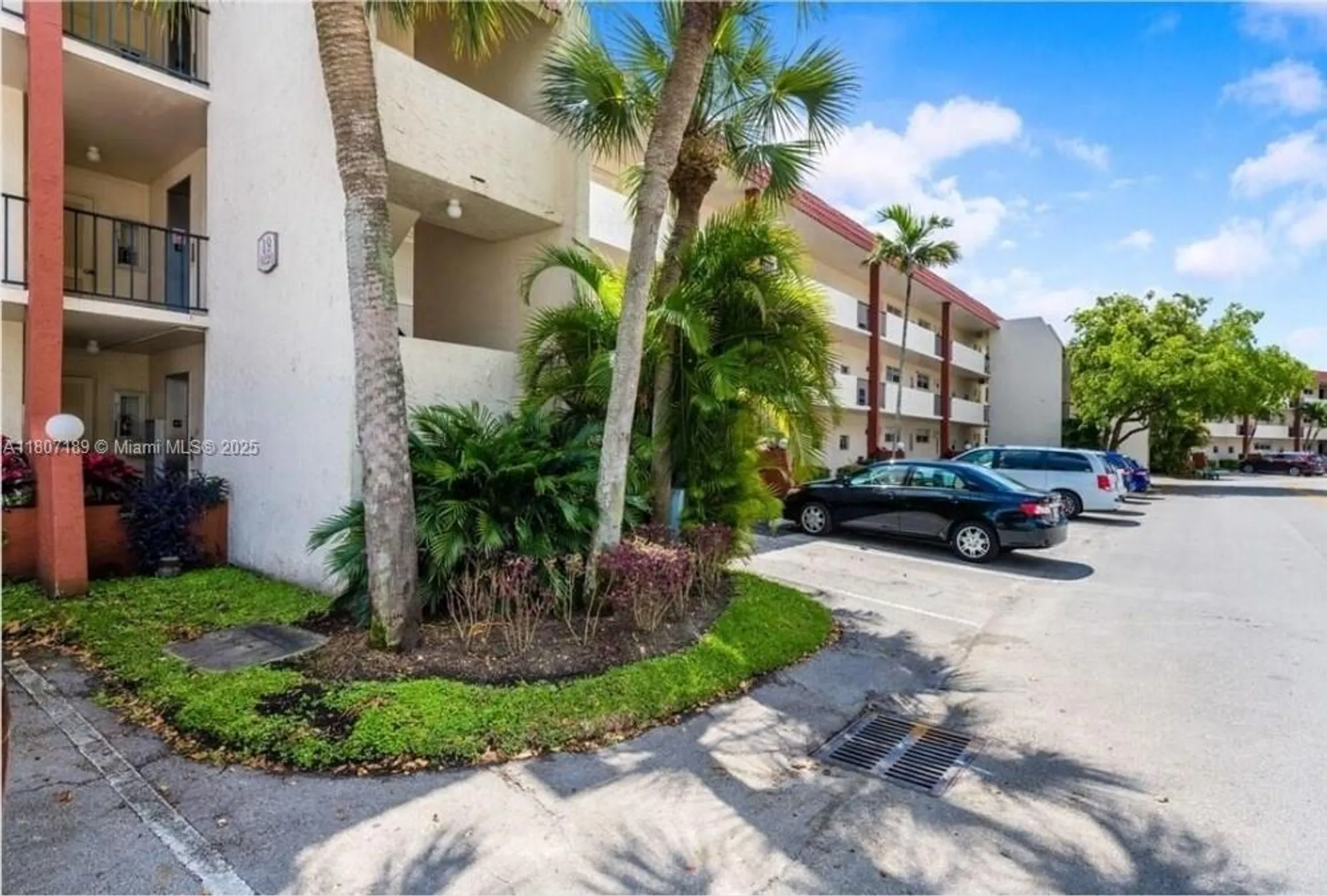 Property Slideshow image 6 of 25 | 9220 s hollybrook lake dr apt 208, Pembroke Pines, FL, 33025