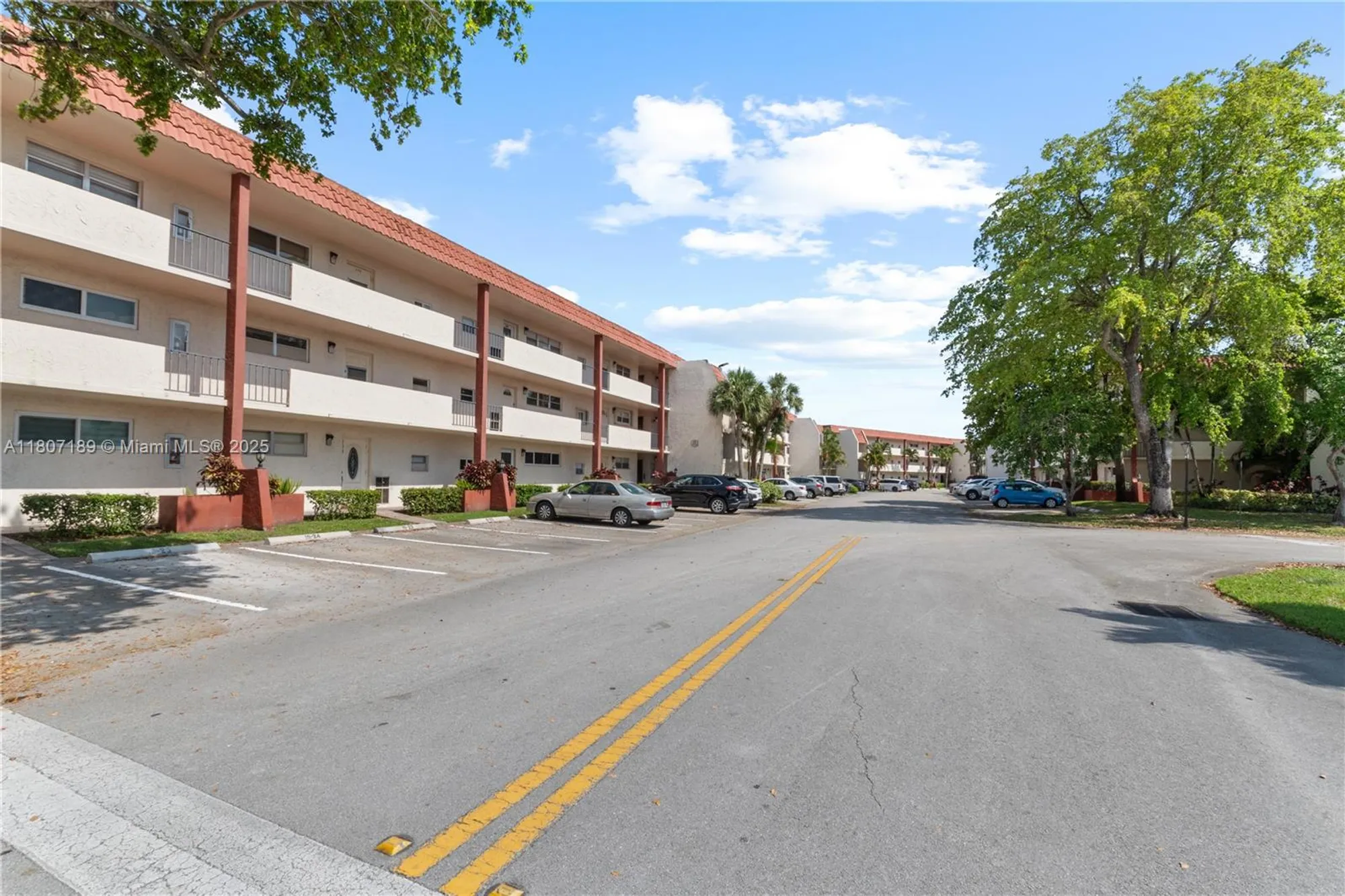 Property Slideshow image 7 of 25 | 9220 s hollybrook lake dr apt 208, Pembroke Pines, FL, 33025