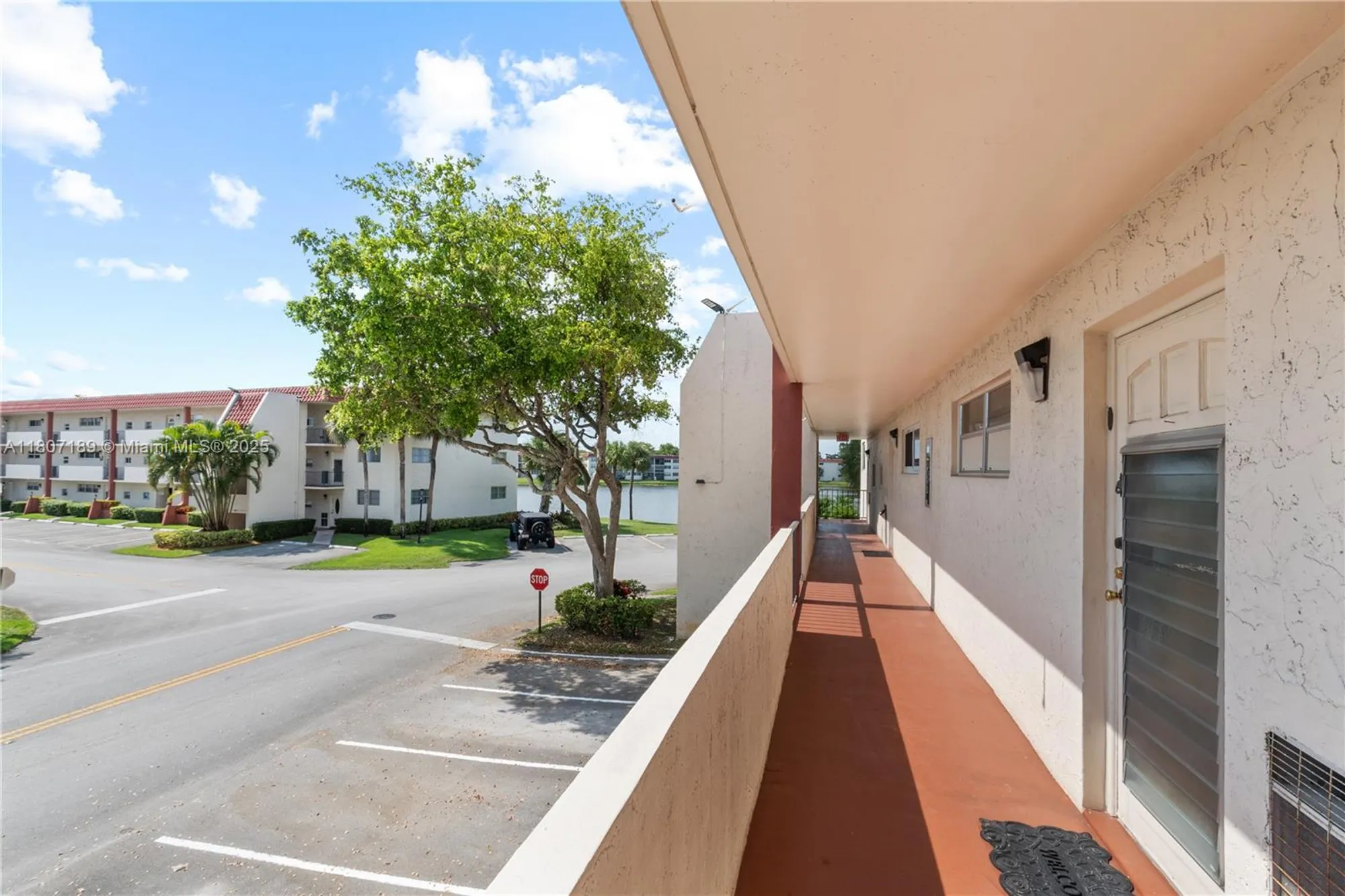 Property Slideshow image 9 of 25 | 9220 s hollybrook lake dr apt 208, Pembroke Pines, FL, 33025