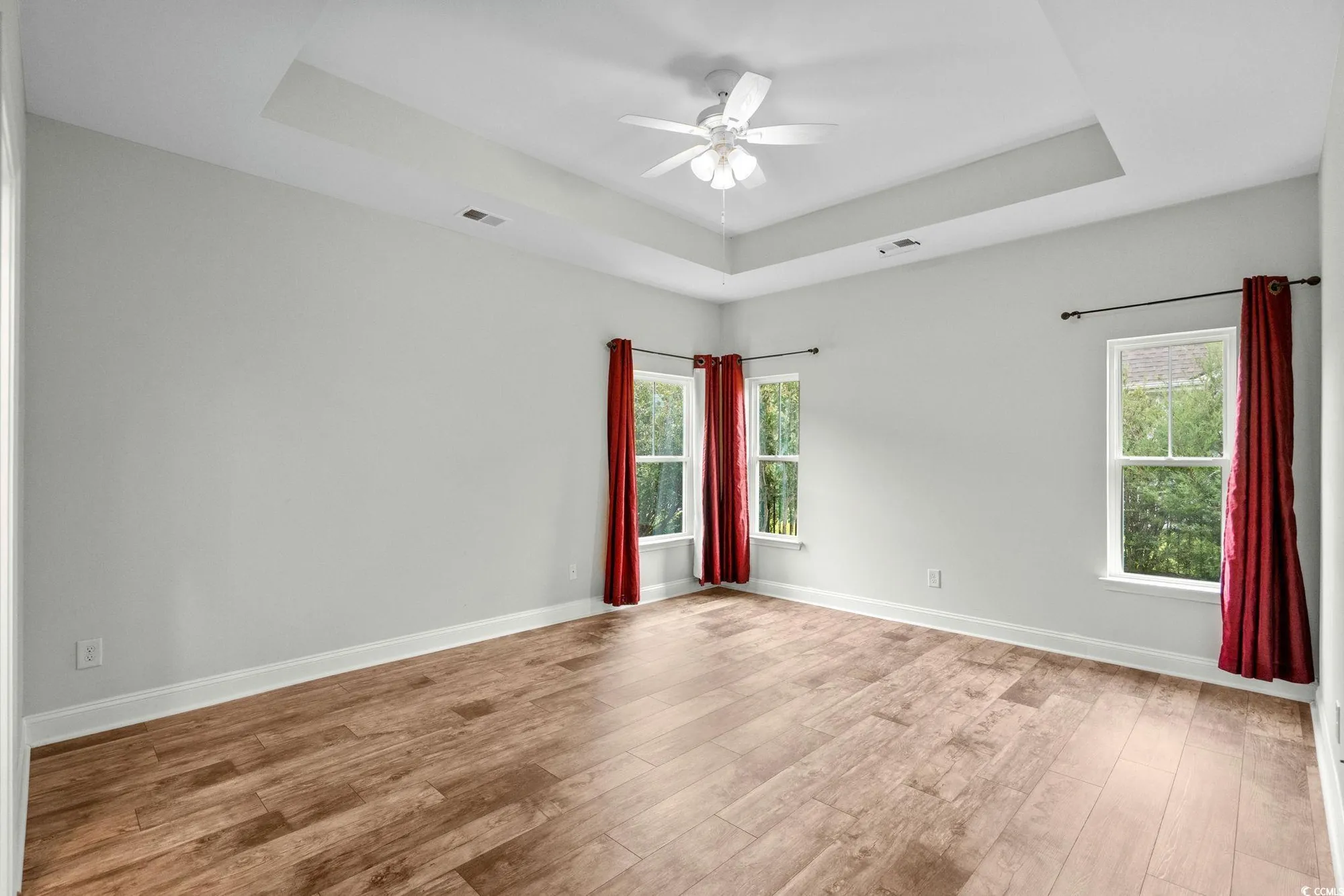 Property Slideshow image 12 of 40 | 450 oaklanding ln, Murrells Inlet, SC, 29576